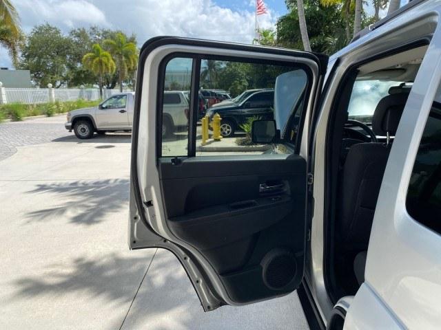 2010 Bright Silver Metallic /Dark slate gray Jeep Liberty Sport 4WD NO ACCIDENTS (1J4PN2GK2AW) with an 3.7L V6 Engine engine, Automatic transmission, located at 4701 North Dixie Hwy, Pompano Beach, FL, 33064, (954) 422-2889, 26.240938, -80.123474 - OUR WEBPAGE FLORIDACARS1.COM HAS OVER 100 PHOTOS AND FREE CARFAX LINK 2010 Jeep Liberty Sport 4 Door Wagon/Sport Utility 3.7L V6 F SOHC 12V Gasoline 21 MPG Rear Wheel Drive w/ 4X4 Features ABS Brakes Air Conditioning Alloy Wheels AM/FM Stereo Automatic Transmission Auxiliary Audio Input CD Audio Fou- Photo#13