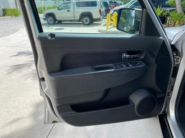 2010 Bright Silver Metallic /Dark slate gray Jeep Liberty Sport 4WD NO ACCIDENTS (1J4PN2GK2AW) with an 3.7L V6 Engine engine, Automatic transmission, located at 4701 North Dixie Hwy, Pompano Beach, FL, 33064, (954) 422-2889, 26.240938, -80.123474 - OUR WEBPAGE FLORIDACARS1.COM HAS OVER 100 PHOTOS AND FREE CARFAX LINK 2010 Jeep Liberty Sport 4 Door Wagon/Sport Utility 3.7L V6 F SOHC 12V Gasoline 21 MPG Rear Wheel Drive w/ 4X4 Features ABS Brakes Air Conditioning Alloy Wheels AM/FM Stereo Automatic Transmission Auxiliary Audio Input CD Audio Fou- Photo#43