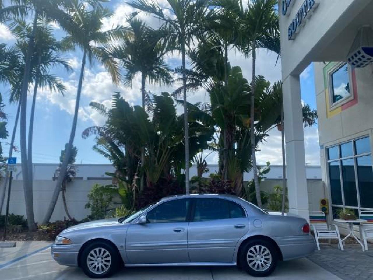 2005 Ming Blue Metallic /Gray Buick LeSabre LEATHER LOW MILES 62,243 (1G4HP54KX5U) with an 3.8L 3800 V6 SFI Engine engine, Automatic transmission, located at 4701 North Dixie Hwy, Pompano Beach, FL, 33064, (954) 422-2889, 26.240938, -80.123474 - OUR WEBPAGE FLORIDACARS1.COM HAS OVER 100 PHOTOS AND FREE CARFAX LINK 2005 BUICK LESABRE LEATHER LOADED RUNS LIKE NEW VIN: 1G4HP54KX5U177562 1 G 4 H P 5 4 K X 5 U 1 7 7 5 6 2 SEDAN 4 DR 3.8L V6 F OHV GASOLINE 29 MPG FRONT WHEEL DRIVE Features ABS Brakes Air Conditioning Alloy Wheels AM/FM Stereo Aut - Photo#4