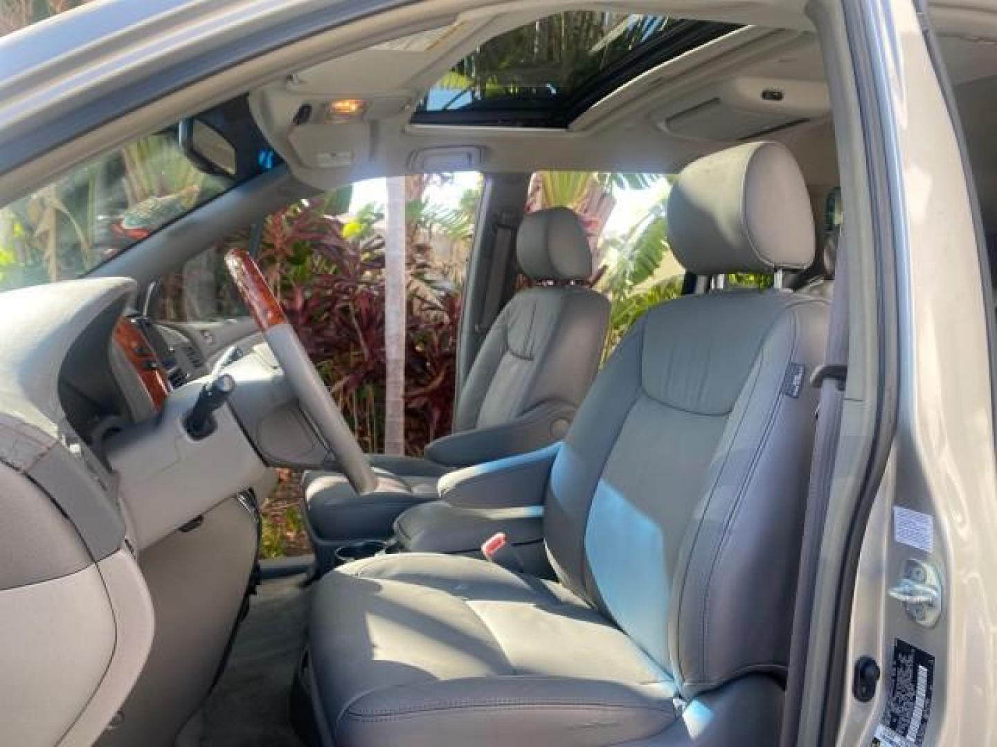2007 Silver Shadow Pearl /Taupe Toyota Sienna XLE LTD 1 OWNER (5TDZK22C57S) with an 3.5L V6 Cylinder Engine engine, Automatic transmission, located at 4701 North Dixie Hwy, Pompano Beach, FL, 33064, (954) 422-2889, 26.240938, -80.123474 - OUR WEBPAGE FLORIDACARS1.COM HAS OVER 100 PHOTOS AND FREE CARFAX LINK 2007 TOYOTA SIENNA XLE 7-PASSENGER VIN: 5TDZK22C57S074901 5 T D Z K 2 2 C 5 7 S 0 7 4 9 0 1 VAN 3.5L V6 F DOHC 24V GASOLINE 26 MPG FRONT WHEEL DRIVE Features ABS Brakes Air Conditioning Alloy Wheels AM/FM Stereo Automatic Transmis - Photo#10