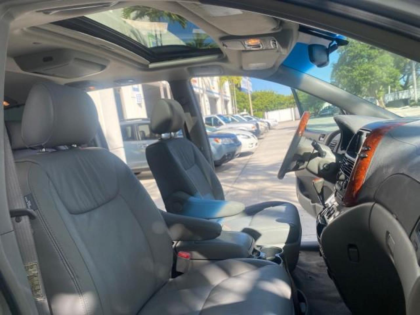 2007 Silver Shadow Pearl /Taupe Toyota Sienna XLE LTD 1 OWNER (5TDZK22C57S) with an 3.5L V6 Cylinder Engine engine, Automatic transmission, located at 4701 North Dixie Hwy, Pompano Beach, FL, 33064, (954) 422-2889, 26.240938, -80.123474 - OUR WEBPAGE FLORIDACARS1.COM HAS OVER 100 PHOTOS AND FREE CARFAX LINK 2007 TOYOTA SIENNA XLE 7-PASSENGER VIN: 5TDZK22C57S074901 5 T D Z K 2 2 C 5 7 S 0 7 4 9 0 1 VAN 3.5L V6 F DOHC 24V GASOLINE 26 MPG FRONT WHEEL DRIVE Features ABS Brakes Air Conditioning Alloy Wheels AM/FM Stereo Automatic Transmis - Photo#12