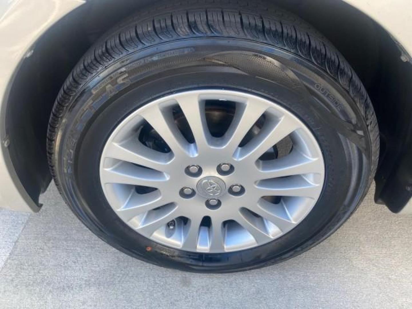 2007 Silver Shadow Pearl /Taupe Toyota Sienna XLE LTD 1 OWNER (5TDZK22C57S) with an 3.5L V6 Cylinder Engine engine, Automatic transmission, located at 4701 North Dixie Hwy, Pompano Beach, FL, 33064, (954) 422-2889, 26.240938, -80.123474 - OUR WEBPAGE FLORIDACARS1.COM HAS OVER 100 PHOTOS AND FREE CARFAX LINK 2007 TOYOTA SIENNA XLE 7-PASSENGER VIN: 5TDZK22C57S074901 5 T D Z K 2 2 C 5 7 S 0 7 4 9 0 1 VAN 3.5L V6 F DOHC 24V GASOLINE 26 MPG FRONT WHEEL DRIVE Features ABS Brakes Air Conditioning Alloy Wheels AM/FM Stereo Automatic Transmis - Photo#19