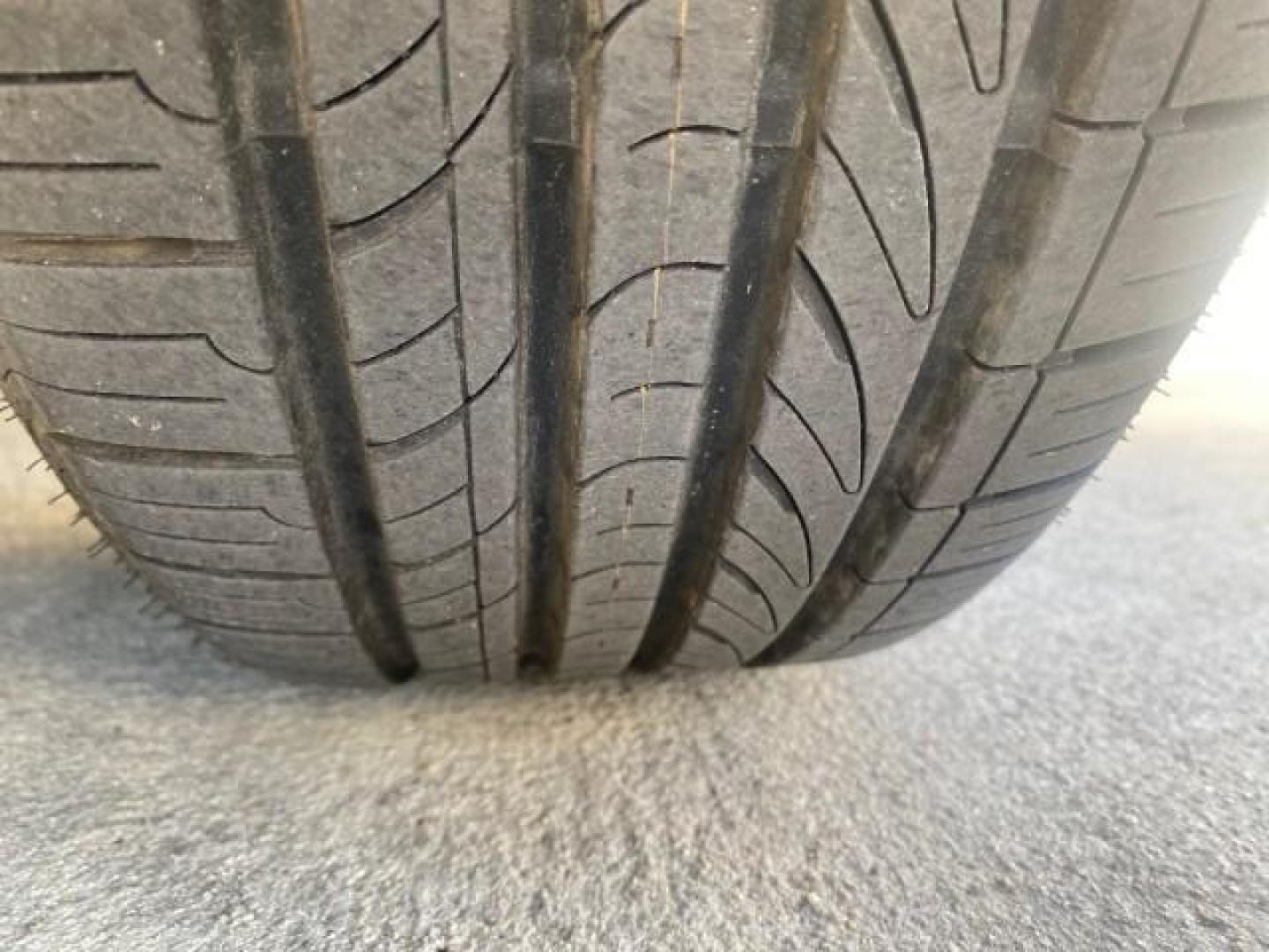 2007 Silver Shadow Pearl /Taupe Toyota Sienna XLE LTD 1 OWNER (5TDZK22C57S) with an 3.5L V6 Cylinder Engine engine, Automatic transmission, located at 4701 North Dixie Hwy, Pompano Beach, FL, 33064, (954) 422-2889, 26.240938, -80.123474 - OUR WEBPAGE FLORIDACARS1.COM HAS OVER 100 PHOTOS AND FREE CARFAX LINK 2007 TOYOTA SIENNA XLE 7-PASSENGER VIN: 5TDZK22C57S074901 5 T D Z K 2 2 C 5 7 S 0 7 4 9 0 1 VAN 3.5L V6 F DOHC 24V GASOLINE 26 MPG FRONT WHEEL DRIVE Features ABS Brakes Air Conditioning Alloy Wheels AM/FM Stereo Automatic Transmis - Photo#20