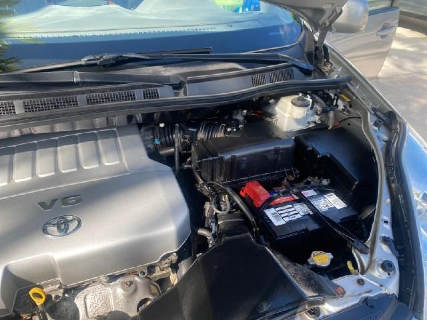 2007 Silver Shadow Pearl /Taupe Toyota Sienna XLE LTD 1 OWNER (5TDZK22C57S) with an 3.5L V6 Cylinder Engine engine, Automatic transmission, located at 4701 North Dixie Hwy, Pompano Beach, FL, 33064, (954) 422-2889, 26.240938, -80.123474 - OUR WEBPAGE FLORIDACARS1.COM HAS OVER 100 PHOTOS AND FREE CARFAX LINK 2007 TOYOTA SIENNA XLE 7-PASSENGER VIN: 5TDZK22C57S074901 5 T D Z K 2 2 C 5 7 S 0 7 4 9 0 1 VAN 3.5L V6 F DOHC 24V GASOLINE 26 MPG FRONT WHEEL DRIVE Features ABS Brakes Air Conditioning Alloy Wheels AM/FM Stereo Automatic Transmis - Photo#26