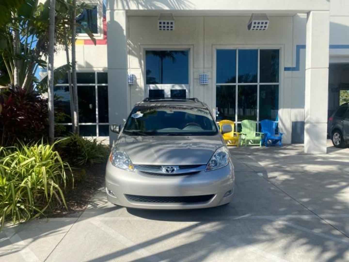 2007 Silver Shadow Pearl /Taupe Toyota Sienna XLE LTD 1 OWNER (5TDZK22C57S) with an 3.5L V6 Cylinder Engine engine, Automatic transmission, located at 4701 North Dixie Hwy, Pompano Beach, FL, 33064, (954) 422-2889, 26.240938, -80.123474 - OUR WEBPAGE FLORIDACARS1.COM HAS OVER 100 PHOTOS AND FREE CARFAX LINK 2007 TOYOTA SIENNA XLE 7-PASSENGER VIN: 5TDZK22C57S074901 5 T D Z K 2 2 C 5 7 S 0 7 4 9 0 1 VAN 3.5L V6 F DOHC 24V GASOLINE 26 MPG FRONT WHEEL DRIVE Features ABS Brakes Air Conditioning Alloy Wheels AM/FM Stereo Automatic Transmis - Photo#27