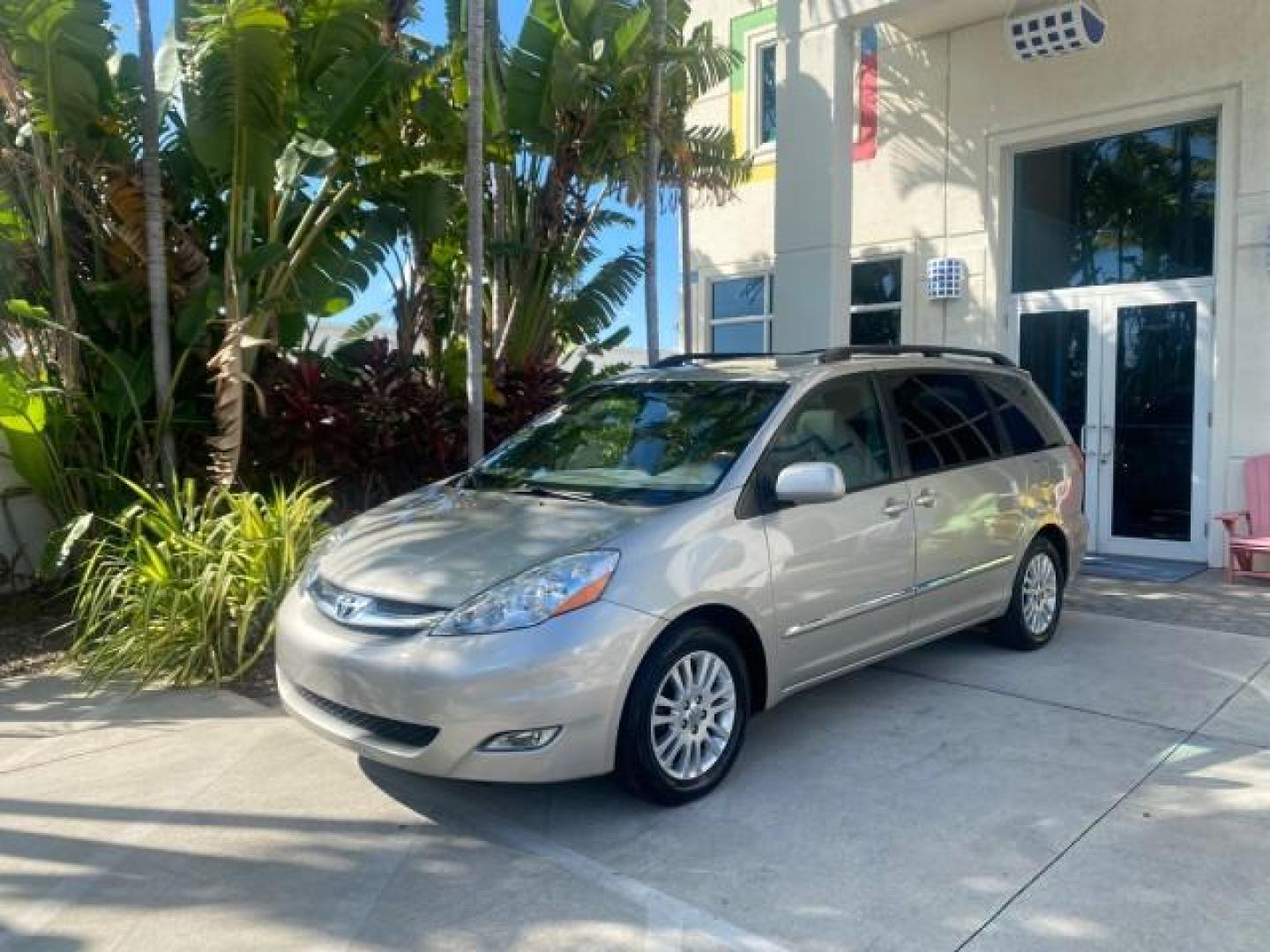 2007 Silver Shadow Pearl /Taupe Toyota Sienna XLE LTD 1 OWNER (5TDZK22C57S) with an 3.5L V6 Cylinder Engine engine, Automatic transmission, located at 4701 North Dixie Hwy, Pompano Beach, FL, 33064, (954) 422-2889, 26.240938, -80.123474 - OUR WEBPAGE FLORIDACARS1.COM HAS OVER 100 PHOTOS AND FREE CARFAX LINK 2007 TOYOTA SIENNA XLE 7-PASSENGER VIN: 5TDZK22C57S074901 5 T D Z K 2 2 C 5 7 S 0 7 4 9 0 1 VAN 3.5L V6 F DOHC 24V GASOLINE 26 MPG FRONT WHEEL DRIVE Features ABS Brakes Air Conditioning Alloy Wheels AM/FM Stereo Automatic Transmis - Photo#29