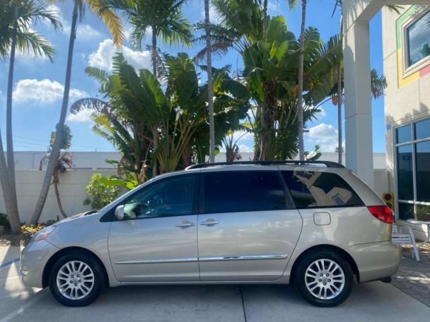 2007 Silver Shadow Pearl /Taupe Toyota Sienna XLE LTD 1 OWNER (5TDZK22C57S) with an 3.5L V6 Cylinder Engine engine, Automatic transmission, located at 4701 North Dixie Hwy, Pompano Beach, FL, 33064, (954) 422-2889, 26.240938, -80.123474 - OUR WEBPAGE FLORIDACARS1.COM HAS OVER 100 PHOTOS AND FREE CARFAX LINK 2007 TOYOTA SIENNA XLE 7-PASSENGER VIN: 5TDZK22C57S074901 5 T D Z K 2 2 C 5 7 S 0 7 4 9 0 1 VAN 3.5L V6 F DOHC 24V GASOLINE 26 MPG FRONT WHEEL DRIVE Features ABS Brakes Air Conditioning Alloy Wheels AM/FM Stereo Automatic Transmis - Photo#32