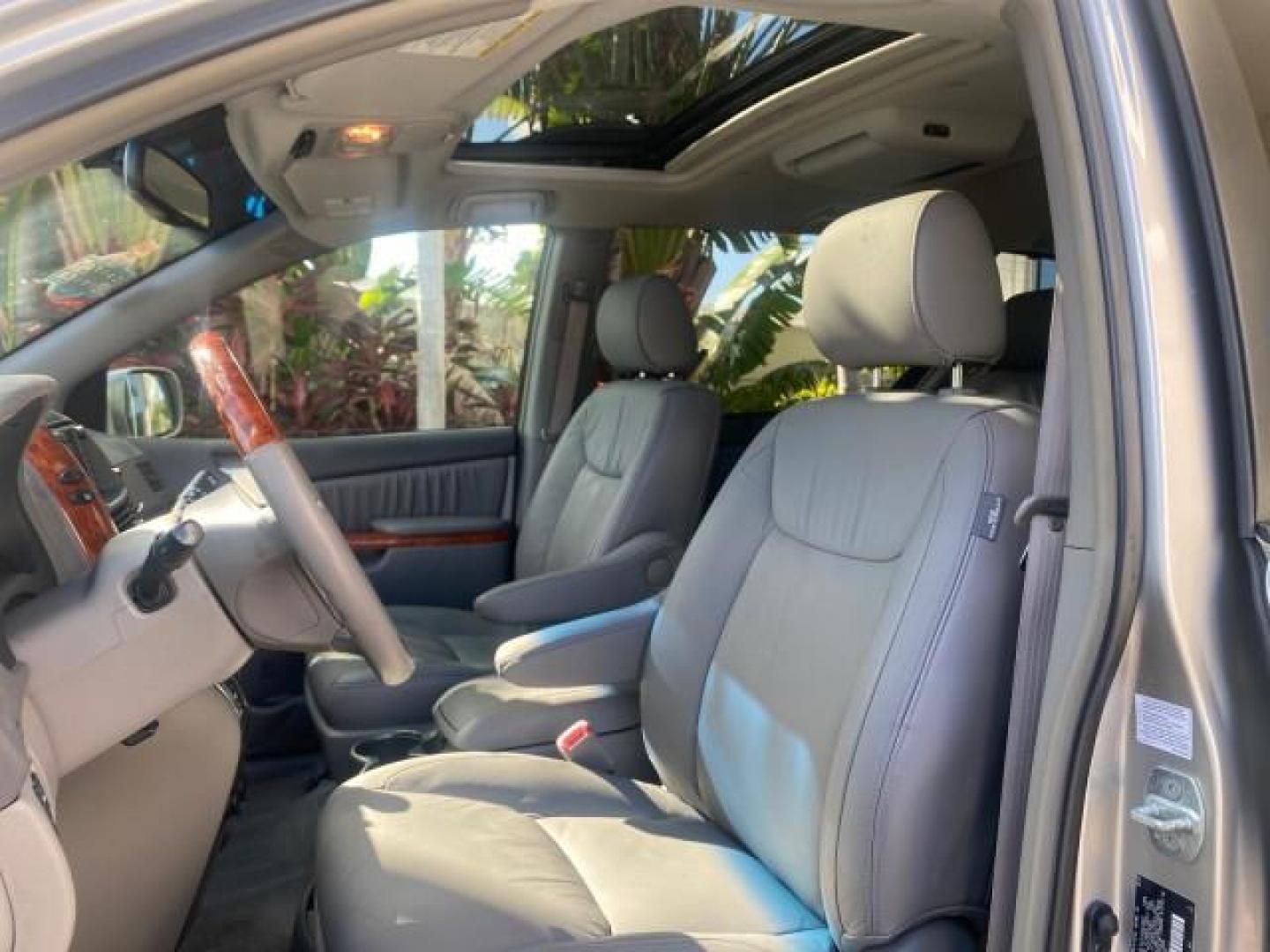 2007 Silver Shadow Pearl /Taupe Toyota Sienna XLE LTD 1 OWNER (5TDZK22C57S) with an 3.5L V6 Cylinder Engine engine, Automatic transmission, located at 4701 North Dixie Hwy, Pompano Beach, FL, 33064, (954) 422-2889, 26.240938, -80.123474 - OUR WEBPAGE FLORIDACARS1.COM HAS OVER 100 PHOTOS AND FREE CARFAX LINK 2007 TOYOTA SIENNA XLE 7-PASSENGER VIN: 5TDZK22C57S074901 5 T D Z K 2 2 C 5 7 S 0 7 4 9 0 1 VAN 3.5L V6 F DOHC 24V GASOLINE 26 MPG FRONT WHEEL DRIVE Features ABS Brakes Air Conditioning Alloy Wheels AM/FM Stereo Automatic Transmis - Photo#43