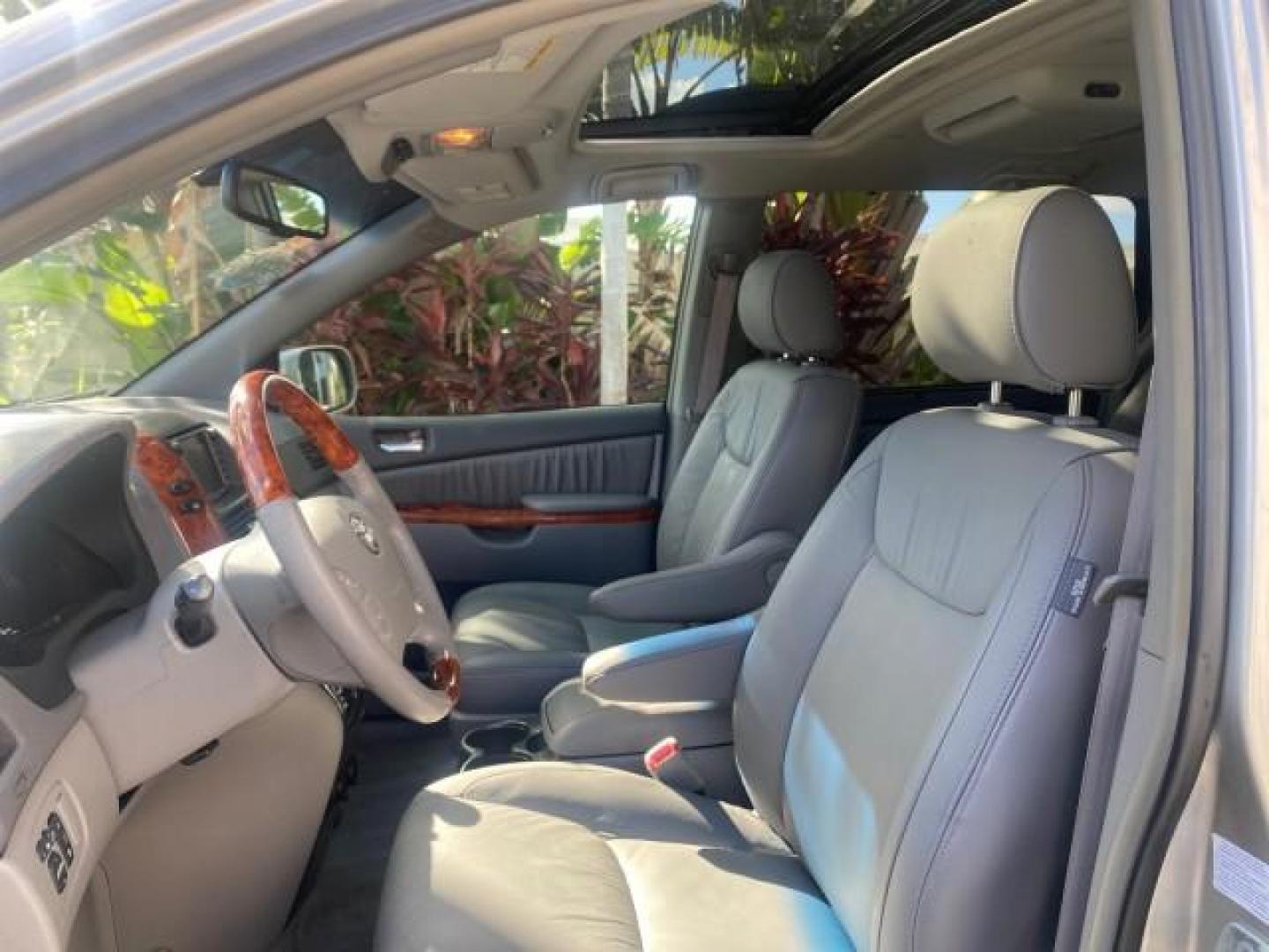 2007 Silver Shadow Pearl /Taupe Toyota Sienna XLE LTD 1 OWNER (5TDZK22C57S) with an 3.5L V6 Cylinder Engine engine, Automatic transmission, located at 4701 North Dixie Hwy, Pompano Beach, FL, 33064, (954) 422-2889, 26.240938, -80.123474 - OUR WEBPAGE FLORIDACARS1.COM HAS OVER 100 PHOTOS AND FREE CARFAX LINK 2007 TOYOTA SIENNA XLE 7-PASSENGER VIN: 5TDZK22C57S074901 5 T D Z K 2 2 C 5 7 S 0 7 4 9 0 1 VAN 3.5L V6 F DOHC 24V GASOLINE 26 MPG FRONT WHEEL DRIVE Features ABS Brakes Air Conditioning Alloy Wheels AM/FM Stereo Automatic Transmis - Photo#45