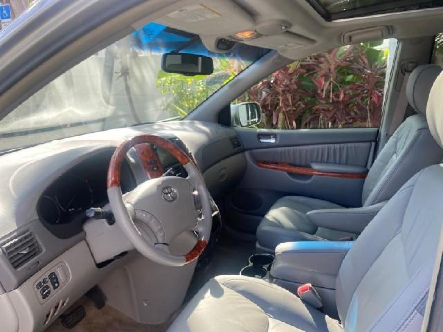 2007 Silver Shadow Pearl /Taupe Toyota Sienna XLE LTD 1 OWNER (5TDZK22C57S) with an 3.5L V6 Cylinder Engine engine, Automatic transmission, located at 4701 North Dixie Hwy, Pompano Beach, FL, 33064, (954) 422-2889, 26.240938, -80.123474 - OUR WEBPAGE FLORIDACARS1.COM HAS OVER 100 PHOTOS AND FREE CARFAX LINK 2007 TOYOTA SIENNA XLE 7-PASSENGER VIN: 5TDZK22C57S074901 5 T D Z K 2 2 C 5 7 S 0 7 4 9 0 1 VAN 3.5L V6 F DOHC 24V GASOLINE 26 MPG FRONT WHEEL DRIVE Features ABS Brakes Air Conditioning Alloy Wheels AM/FM Stereo Automatic Transmis - Photo#47