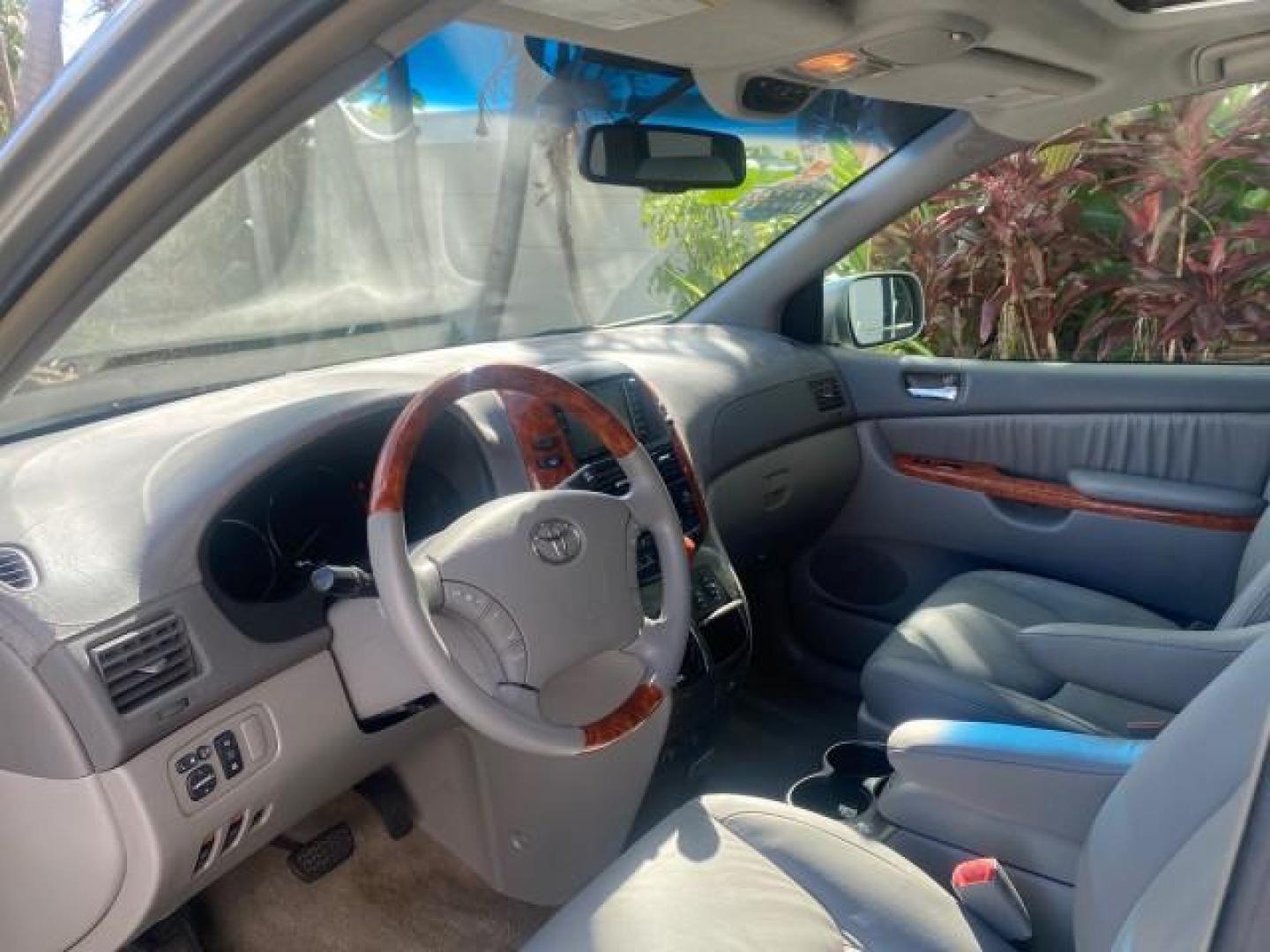 2007 Silver Shadow Pearl /Taupe Toyota Sienna XLE LTD 1 OWNER (5TDZK22C57S) with an 3.5L V6 Cylinder Engine engine, Automatic transmission, located at 4701 North Dixie Hwy, Pompano Beach, FL, 33064, (954) 422-2889, 26.240938, -80.123474 - OUR WEBPAGE FLORIDACARS1.COM HAS OVER 100 PHOTOS AND FREE CARFAX LINK 2007 TOYOTA SIENNA XLE 7-PASSENGER VIN: 5TDZK22C57S074901 5 T D Z K 2 2 C 5 7 S 0 7 4 9 0 1 VAN 3.5L V6 F DOHC 24V GASOLINE 26 MPG FRONT WHEEL DRIVE Features ABS Brakes Air Conditioning Alloy Wheels AM/FM Stereo Automatic Transmis - Photo#48