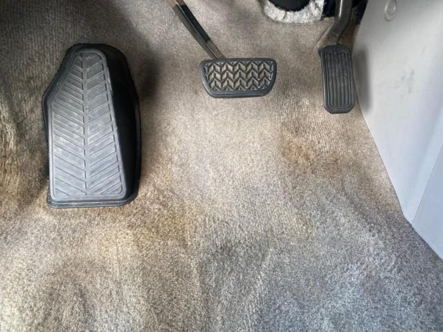 2007 Silver Shadow Pearl /Taupe Toyota Sienna XLE LTD 1 OWNER (5TDZK22C57S) with an 3.5L V6 Cylinder Engine engine, Automatic transmission, located at 4701 North Dixie Hwy, Pompano Beach, FL, 33064, (954) 422-2889, 26.240938, -80.123474 - OUR WEBPAGE FLORIDACARS1.COM HAS OVER 100 PHOTOS AND FREE CARFAX LINK 2007 TOYOTA SIENNA XLE 7-PASSENGER VIN: 5TDZK22C57S074901 5 T D Z K 2 2 C 5 7 S 0 7 4 9 0 1 VAN 3.5L V6 F DOHC 24V GASOLINE 26 MPG FRONT WHEEL DRIVE Features ABS Brakes Air Conditioning Alloy Wheels AM/FM Stereo Automatic Transmis - Photo#56