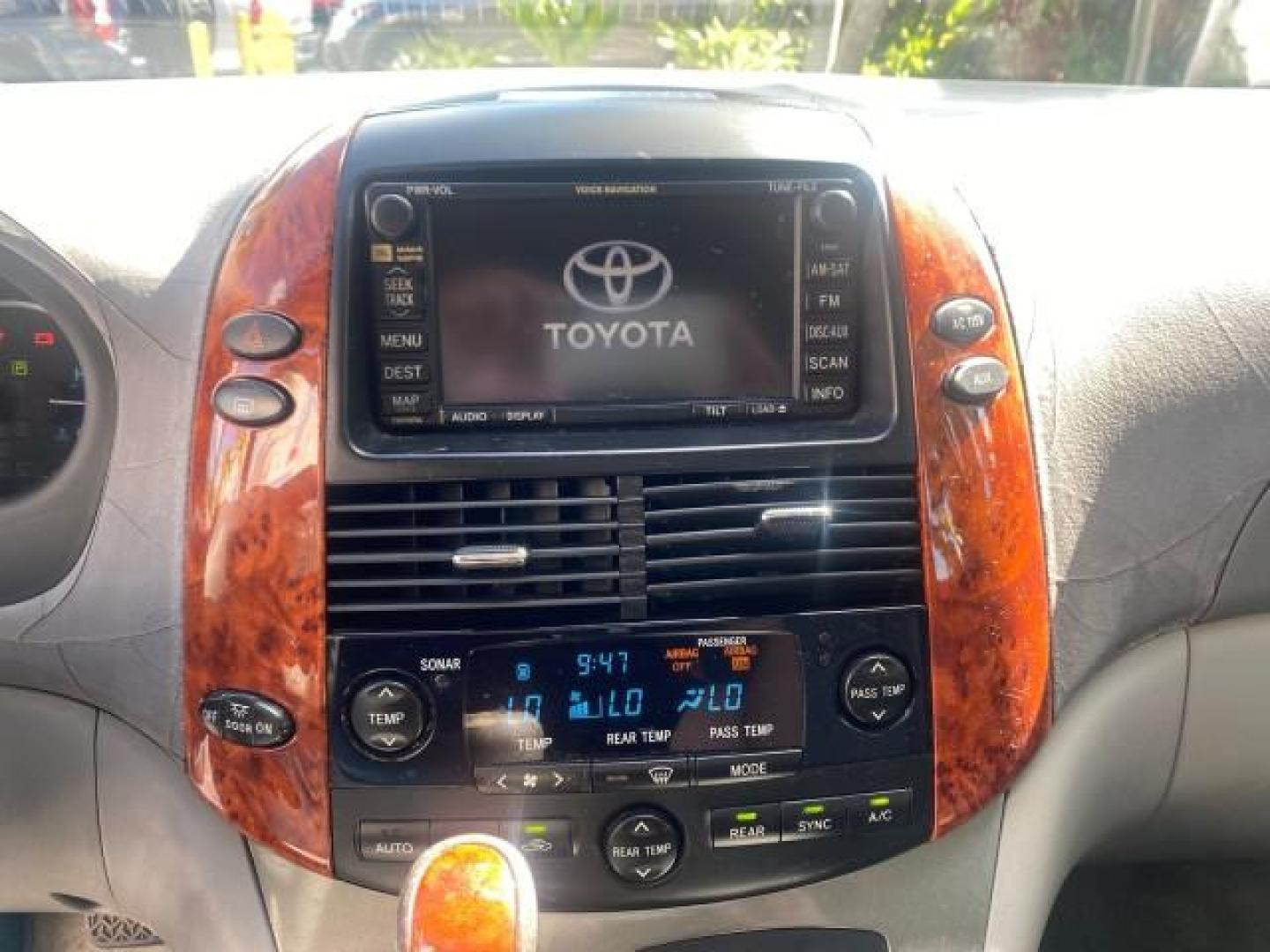 2007 Silver Shadow Pearl /Taupe Toyota Sienna XLE LTD 1 OWNER (5TDZK22C57S) with an 3.5L V6 Cylinder Engine engine, Automatic transmission, located at 4701 North Dixie Hwy, Pompano Beach, FL, 33064, (954) 422-2889, 26.240938, -80.123474 - OUR WEBPAGE FLORIDACARS1.COM HAS OVER 100 PHOTOS AND FREE CARFAX LINK 2007 TOYOTA SIENNA XLE 7-PASSENGER VIN: 5TDZK22C57S074901 5 T D Z K 2 2 C 5 7 S 0 7 4 9 0 1 VAN 3.5L V6 F DOHC 24V GASOLINE 26 MPG FRONT WHEEL DRIVE Features ABS Brakes Air Conditioning Alloy Wheels AM/FM Stereo Automatic Transmis - Photo#59