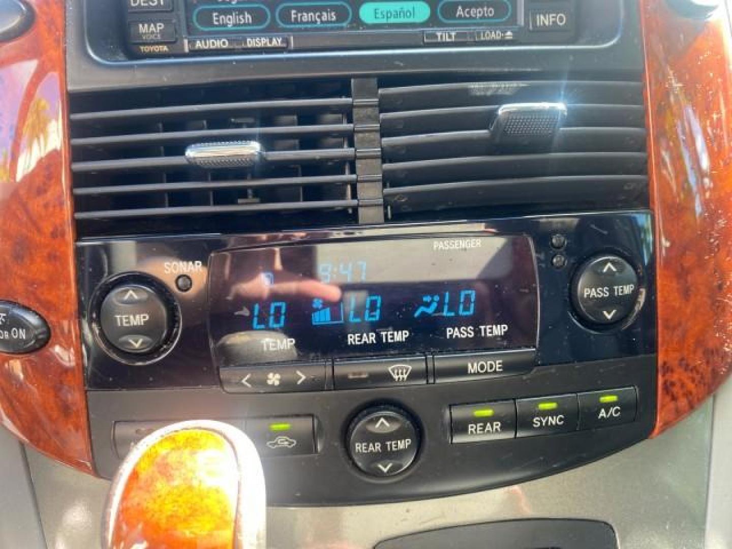 2007 Silver Shadow Pearl /Taupe Toyota Sienna XLE LTD 1 OWNER (5TDZK22C57S) with an 3.5L V6 Cylinder Engine engine, Automatic transmission, located at 4701 North Dixie Hwy, Pompano Beach, FL, 33064, (954) 422-2889, 26.240938, -80.123474 - OUR WEBPAGE FLORIDACARS1.COM HAS OVER 100 PHOTOS AND FREE CARFAX LINK 2007 TOYOTA SIENNA XLE 7-PASSENGER VIN: 5TDZK22C57S074901 5 T D Z K 2 2 C 5 7 S 0 7 4 9 0 1 VAN 3.5L V6 F DOHC 24V GASOLINE 26 MPG FRONT WHEEL DRIVE Features ABS Brakes Air Conditioning Alloy Wheels AM/FM Stereo Automatic Transmis - Photo#61