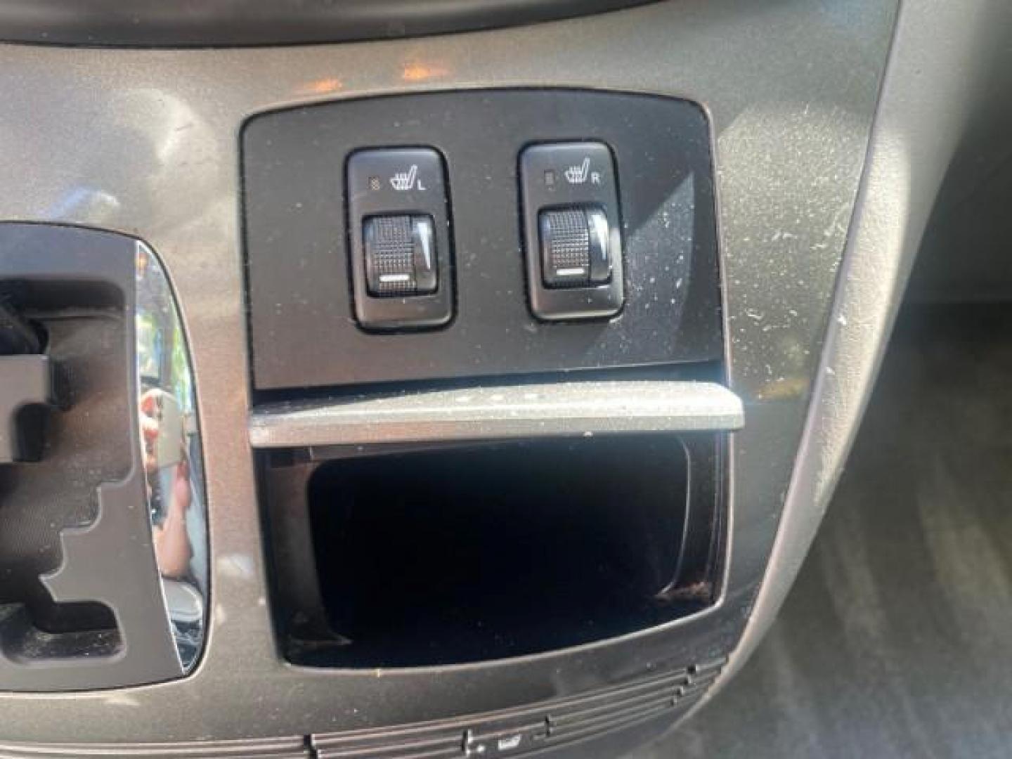 2007 Silver Shadow Pearl /Taupe Toyota Sienna XLE LTD 1 OWNER (5TDZK22C57S) with an 3.5L V6 Cylinder Engine engine, Automatic transmission, located at 4701 North Dixie Hwy, Pompano Beach, FL, 33064, (954) 422-2889, 26.240938, -80.123474 - OUR WEBPAGE FLORIDACARS1.COM HAS OVER 100 PHOTOS AND FREE CARFAX LINK 2007 TOYOTA SIENNA XLE 7-PASSENGER VIN: 5TDZK22C57S074901 5 T D Z K 2 2 C 5 7 S 0 7 4 9 0 1 VAN 3.5L V6 F DOHC 24V GASOLINE 26 MPG FRONT WHEEL DRIVE Features ABS Brakes Air Conditioning Alloy Wheels AM/FM Stereo Automatic Transmis - Photo#63