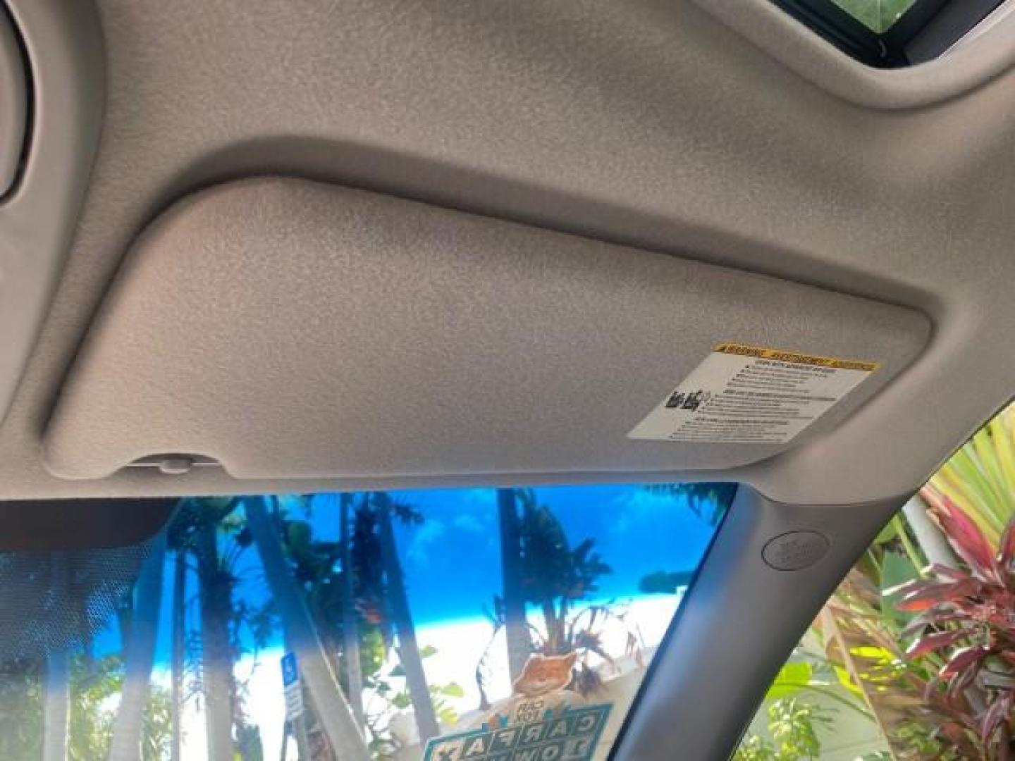 2007 Silver Shadow Pearl /Taupe Toyota Sienna XLE LTD 1 OWNER (5TDZK22C57S) with an 3.5L V6 Cylinder Engine engine, Automatic transmission, located at 4701 North Dixie Hwy, Pompano Beach, FL, 33064, (954) 422-2889, 26.240938, -80.123474 - OUR WEBPAGE FLORIDACARS1.COM HAS OVER 100 PHOTOS AND FREE CARFAX LINK 2007 TOYOTA SIENNA XLE 7-PASSENGER VIN: 5TDZK22C57S074901 5 T D Z K 2 2 C 5 7 S 0 7 4 9 0 1 VAN 3.5L V6 F DOHC 24V GASOLINE 26 MPG FRONT WHEEL DRIVE Features ABS Brakes Air Conditioning Alloy Wheels AM/FM Stereo Automatic Transmis - Photo#70