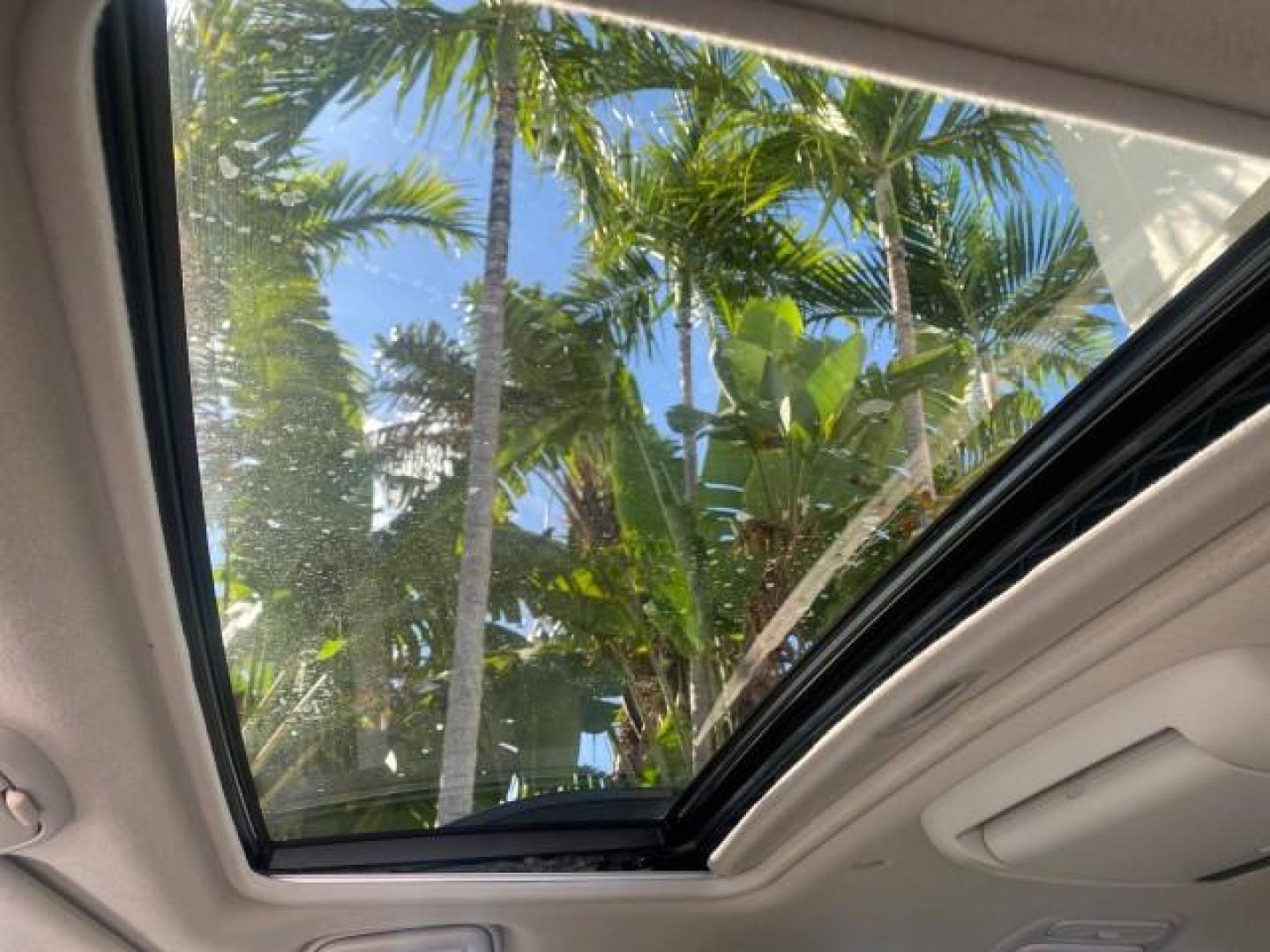 2007 Silver Shadow Pearl /Taupe Toyota Sienna XLE LTD 1 OWNER (5TDZK22C57S) with an 3.5L V6 Cylinder Engine engine, Automatic transmission, located at 4701 North Dixie Hwy, Pompano Beach, FL, 33064, (954) 422-2889, 26.240938, -80.123474 - OUR WEBPAGE FLORIDACARS1.COM HAS OVER 100 PHOTOS AND FREE CARFAX LINK 2007 TOYOTA SIENNA XLE 7-PASSENGER VIN: 5TDZK22C57S074901 5 T D Z K 2 2 C 5 7 S 0 7 4 9 0 1 VAN 3.5L V6 F DOHC 24V GASOLINE 26 MPG FRONT WHEEL DRIVE Features ABS Brakes Air Conditioning Alloy Wheels AM/FM Stereo Automatic Transmis - Photo#72