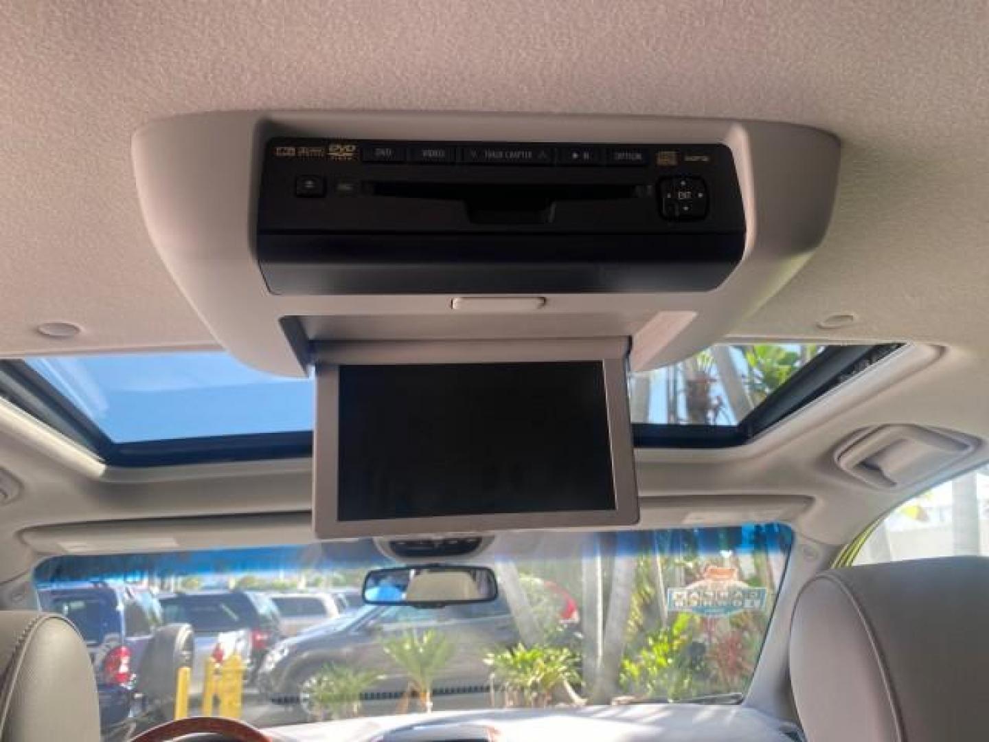 2007 Silver Shadow Pearl /Taupe Toyota Sienna XLE LTD 1 OWNER (5TDZK22C57S) with an 3.5L V6 Cylinder Engine engine, Automatic transmission, located at 4701 North Dixie Hwy, Pompano Beach, FL, 33064, (954) 422-2889, 26.240938, -80.123474 - OUR WEBPAGE FLORIDACARS1.COM HAS OVER 100 PHOTOS AND FREE CARFAX LINK 2007 TOYOTA SIENNA XLE 7-PASSENGER VIN: 5TDZK22C57S074901 5 T D Z K 2 2 C 5 7 S 0 7 4 9 0 1 VAN 3.5L V6 F DOHC 24V GASOLINE 26 MPG FRONT WHEEL DRIVE Features ABS Brakes Air Conditioning Alloy Wheels AM/FM Stereo Automatic Transmis - Photo#84