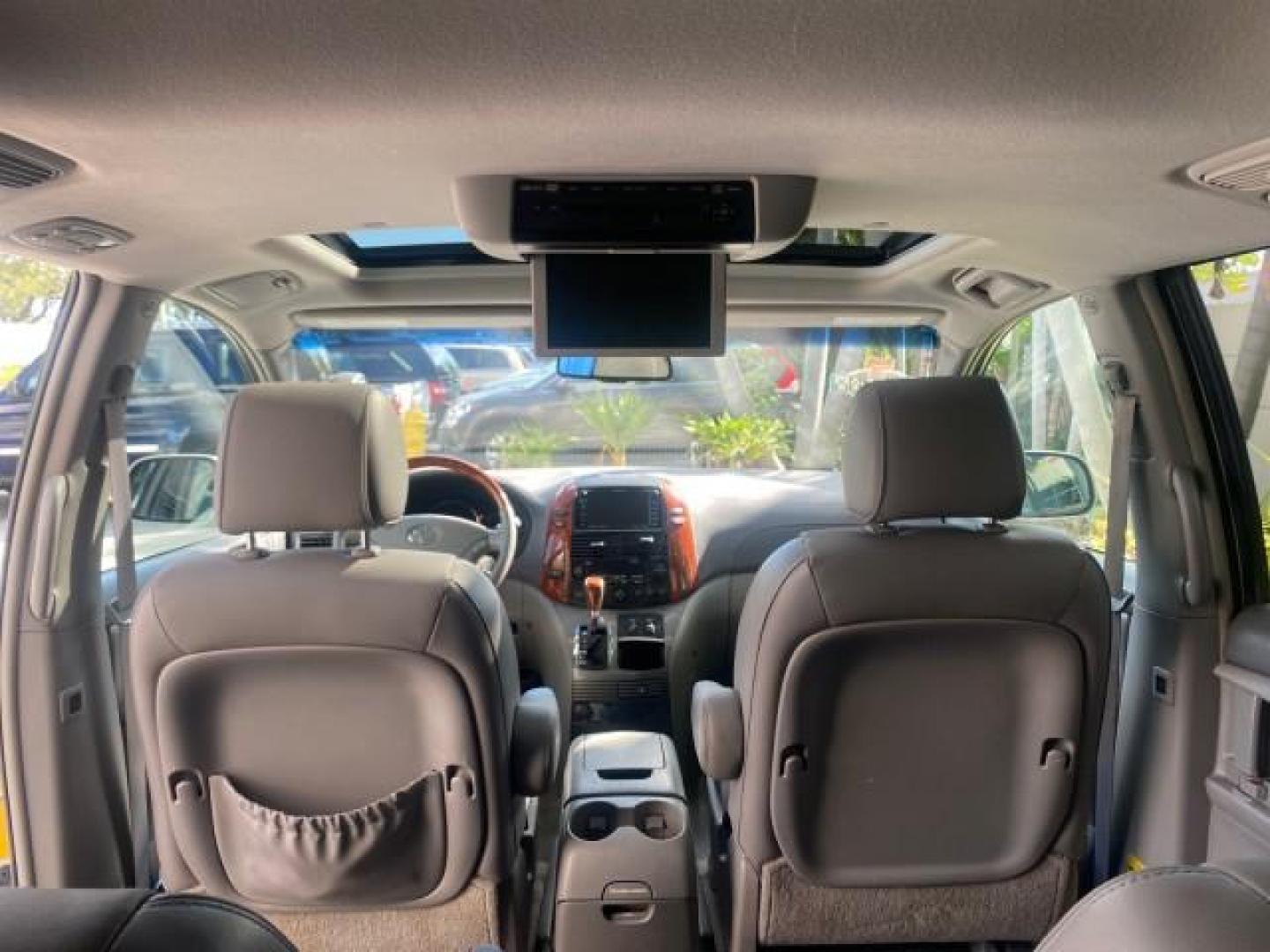 2007 Silver Shadow Pearl /Taupe Toyota Sienna XLE LTD 1 OWNER (5TDZK22C57S) with an 3.5L V6 Cylinder Engine engine, Automatic transmission, located at 4701 North Dixie Hwy, Pompano Beach, FL, 33064, (954) 422-2889, 26.240938, -80.123474 - OUR WEBPAGE FLORIDACARS1.COM HAS OVER 100 PHOTOS AND FREE CARFAX LINK 2007 TOYOTA SIENNA XLE 7-PASSENGER VIN: 5TDZK22C57S074901 5 T D Z K 2 2 C 5 7 S 0 7 4 9 0 1 VAN 3.5L V6 F DOHC 24V GASOLINE 26 MPG FRONT WHEEL DRIVE Features ABS Brakes Air Conditioning Alloy Wheels AM/FM Stereo Automatic Transmis - Photo#88