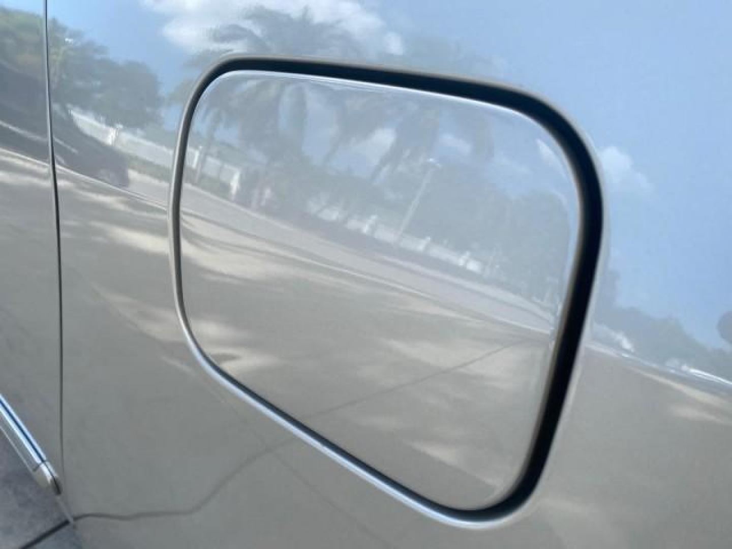 2007 Silver Shadow Pearl /Taupe Toyota Sienna XLE LTD 1 OWNER (5TDZK22C57S) with an 3.5L V6 Cylinder Engine engine, Automatic transmission, located at 4701 North Dixie Hwy, Pompano Beach, FL, 33064, (954) 422-2889, 26.240938, -80.123474 - OUR WEBPAGE FLORIDACARS1.COM HAS OVER 100 PHOTOS AND FREE CARFAX LINK 2007 TOYOTA SIENNA XLE 7-PASSENGER VIN: 5TDZK22C57S074901 5 T D Z K 2 2 C 5 7 S 0 7 4 9 0 1 VAN 3.5L V6 F DOHC 24V GASOLINE 26 MPG FRONT WHEEL DRIVE Features ABS Brakes Air Conditioning Alloy Wheels AM/FM Stereo Automatic Transmis - Photo#89