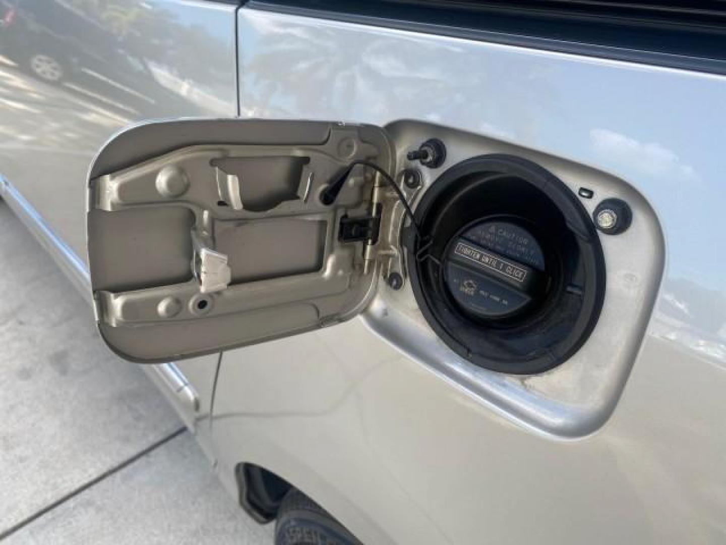 2007 Silver Shadow Pearl /Taupe Toyota Sienna XLE LTD 1 OWNER (5TDZK22C57S) with an 3.5L V6 Cylinder Engine engine, Automatic transmission, located at 4701 North Dixie Hwy, Pompano Beach, FL, 33064, (954) 422-2889, 26.240938, -80.123474 - OUR WEBPAGE FLORIDACARS1.COM HAS OVER 100 PHOTOS AND FREE CARFAX LINK 2007 TOYOTA SIENNA XLE 7-PASSENGER VIN: 5TDZK22C57S074901 5 T D Z K 2 2 C 5 7 S 0 7 4 9 0 1 VAN 3.5L V6 F DOHC 24V GASOLINE 26 MPG FRONT WHEEL DRIVE Features ABS Brakes Air Conditioning Alloy Wheels AM/FM Stereo Automatic Transmis - Photo#90