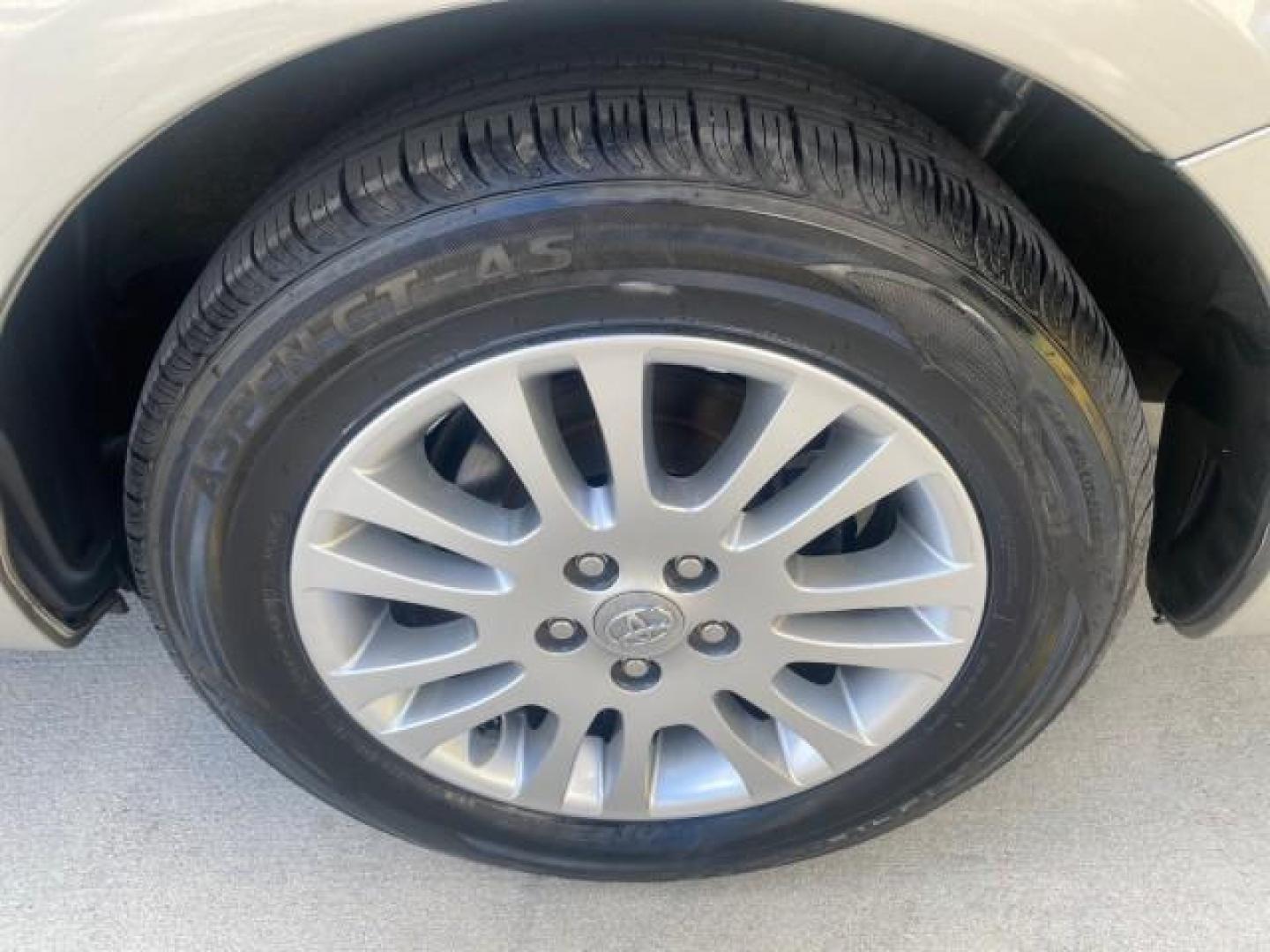 2007 Silver Shadow Pearl /Taupe Toyota Sienna XLE LTD 1 OWNER (5TDZK22C57S) with an 3.5L V6 Cylinder Engine engine, Automatic transmission, located at 4701 North Dixie Hwy, Pompano Beach, FL, 33064, (954) 422-2889, 26.240938, -80.123474 - OUR WEBPAGE FLORIDACARS1.COM HAS OVER 100 PHOTOS AND FREE CARFAX LINK 2007 TOYOTA SIENNA XLE 7-PASSENGER VIN: 5TDZK22C57S074901 5 T D Z K 2 2 C 5 7 S 0 7 4 9 0 1 VAN 3.5L V6 F DOHC 24V GASOLINE 26 MPG FRONT WHEEL DRIVE Features ABS Brakes Air Conditioning Alloy Wheels AM/FM Stereo Automatic Transmis - Photo#91