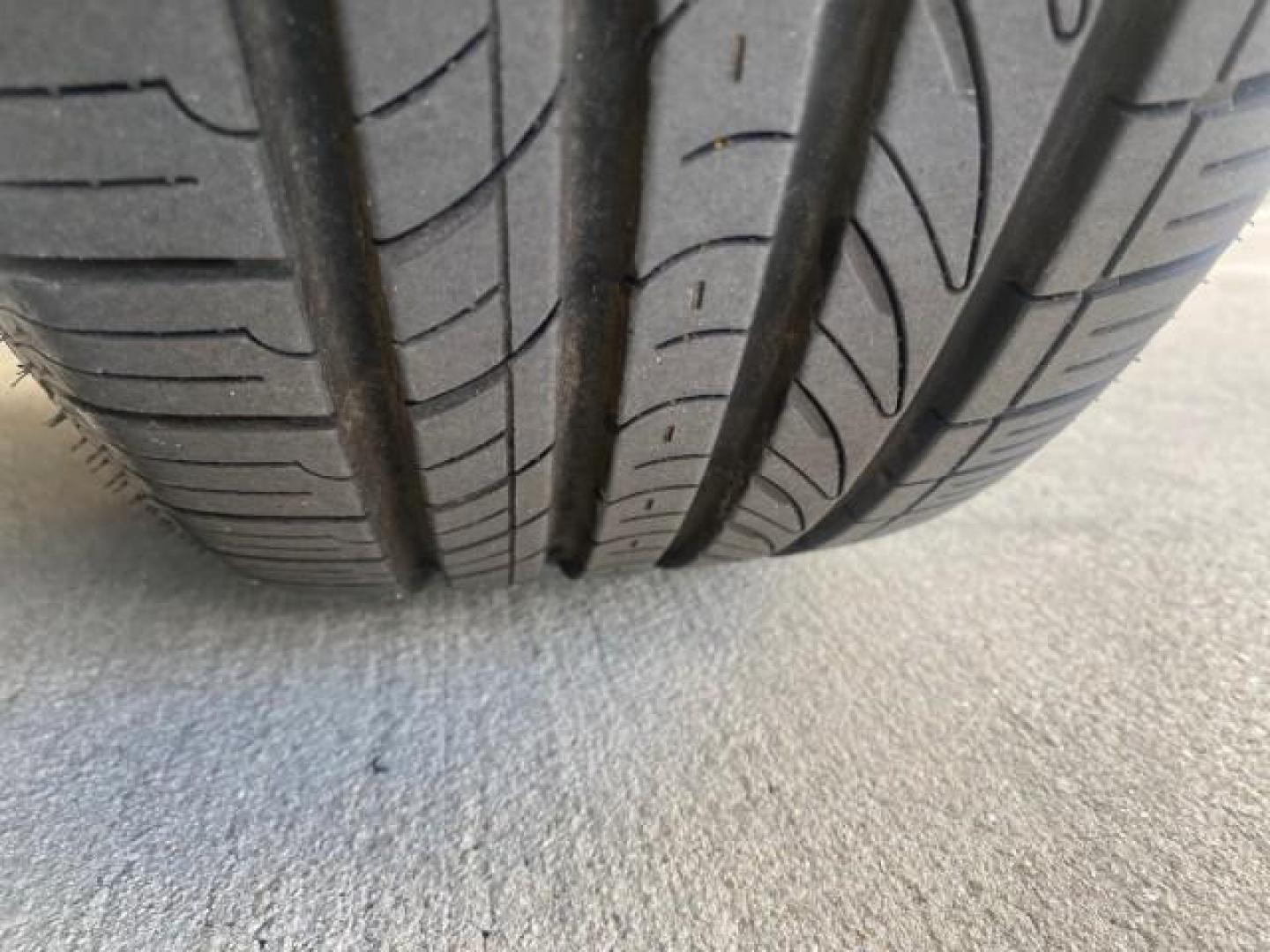 2007 Silver Shadow Pearl /Taupe Toyota Sienna XLE LTD 1 OWNER (5TDZK22C57S) with an 3.5L V6 Cylinder Engine engine, Automatic transmission, located at 4701 North Dixie Hwy, Pompano Beach, FL, 33064, (954) 422-2889, 26.240938, -80.123474 - OUR WEBPAGE FLORIDACARS1.COM HAS OVER 100 PHOTOS AND FREE CARFAX LINK 2007 TOYOTA SIENNA XLE 7-PASSENGER VIN: 5TDZK22C57S074901 5 T D Z K 2 2 C 5 7 S 0 7 4 9 0 1 VAN 3.5L V6 F DOHC 24V GASOLINE 26 MPG FRONT WHEEL DRIVE Features ABS Brakes Air Conditioning Alloy Wheels AM/FM Stereo Automatic Transmis - Photo#92