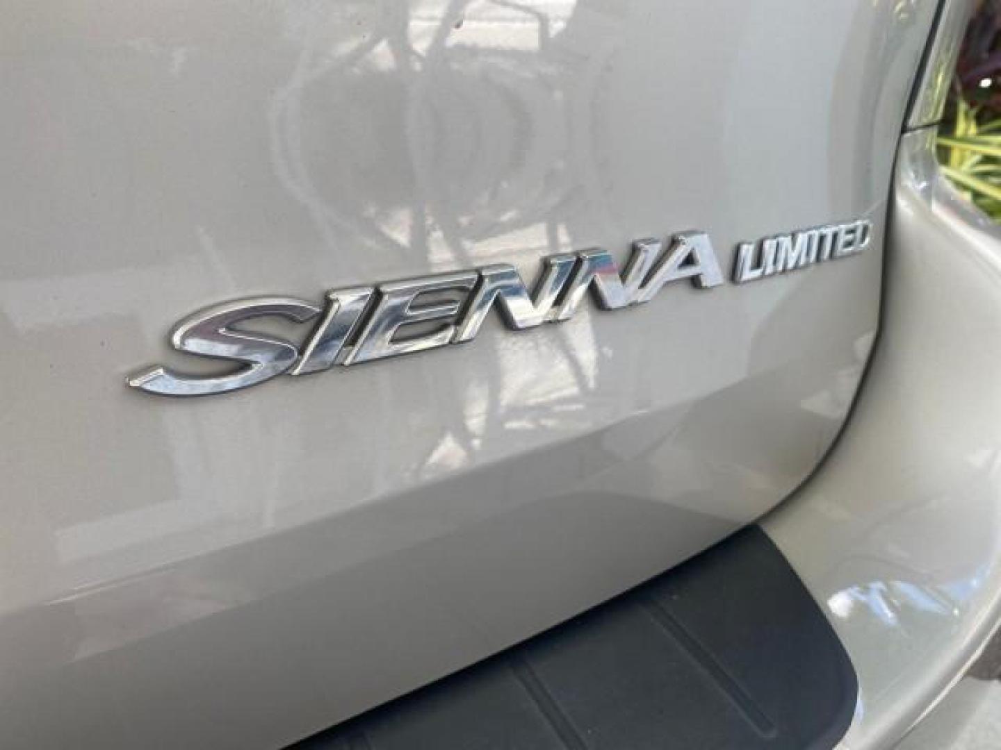 2007 Silver Shadow Pearl /Taupe Toyota Sienna XLE LTD 1 OWNER (5TDZK22C57S) with an 3.5L V6 Cylinder Engine engine, Automatic transmission, located at 4701 North Dixie Hwy, Pompano Beach, FL, 33064, (954) 422-2889, 26.240938, -80.123474 - OUR WEBPAGE FLORIDACARS1.COM HAS OVER 100 PHOTOS AND FREE CARFAX LINK 2007 TOYOTA SIENNA XLE 7-PASSENGER VIN: 5TDZK22C57S074901 5 T D Z K 2 2 C 5 7 S 0 7 4 9 0 1 VAN 3.5L V6 F DOHC 24V GASOLINE 26 MPG FRONT WHEEL DRIVE Features ABS Brakes Air Conditioning Alloy Wheels AM/FM Stereo Automatic Transmis - Photo#95