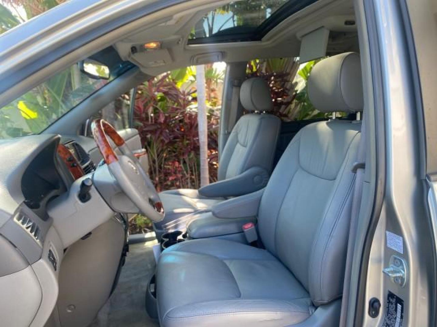 2007 Silver Shadow Pearl /Taupe Toyota Sienna XLE LTD 1 OWNER (5TDZK22C57S) with an 3.5L V6 Cylinder Engine engine, Automatic transmission, located at 4701 North Dixie Hwy, Pompano Beach, FL, 33064, (954) 422-2889, 26.240938, -80.123474 - OUR WEBPAGE FLORIDACARS1.COM HAS OVER 100 PHOTOS AND FREE CARFAX LINK 2007 TOYOTA SIENNA XLE 7-PASSENGER VIN: 5TDZK22C57S074901 5 T D Z K 2 2 C 5 7 S 0 7 4 9 0 1 VAN 3.5L V6 F DOHC 24V GASOLINE 26 MPG FRONT WHEEL DRIVE Features ABS Brakes Air Conditioning Alloy Wheels AM/FM Stereo Automatic Transmis - Photo#10