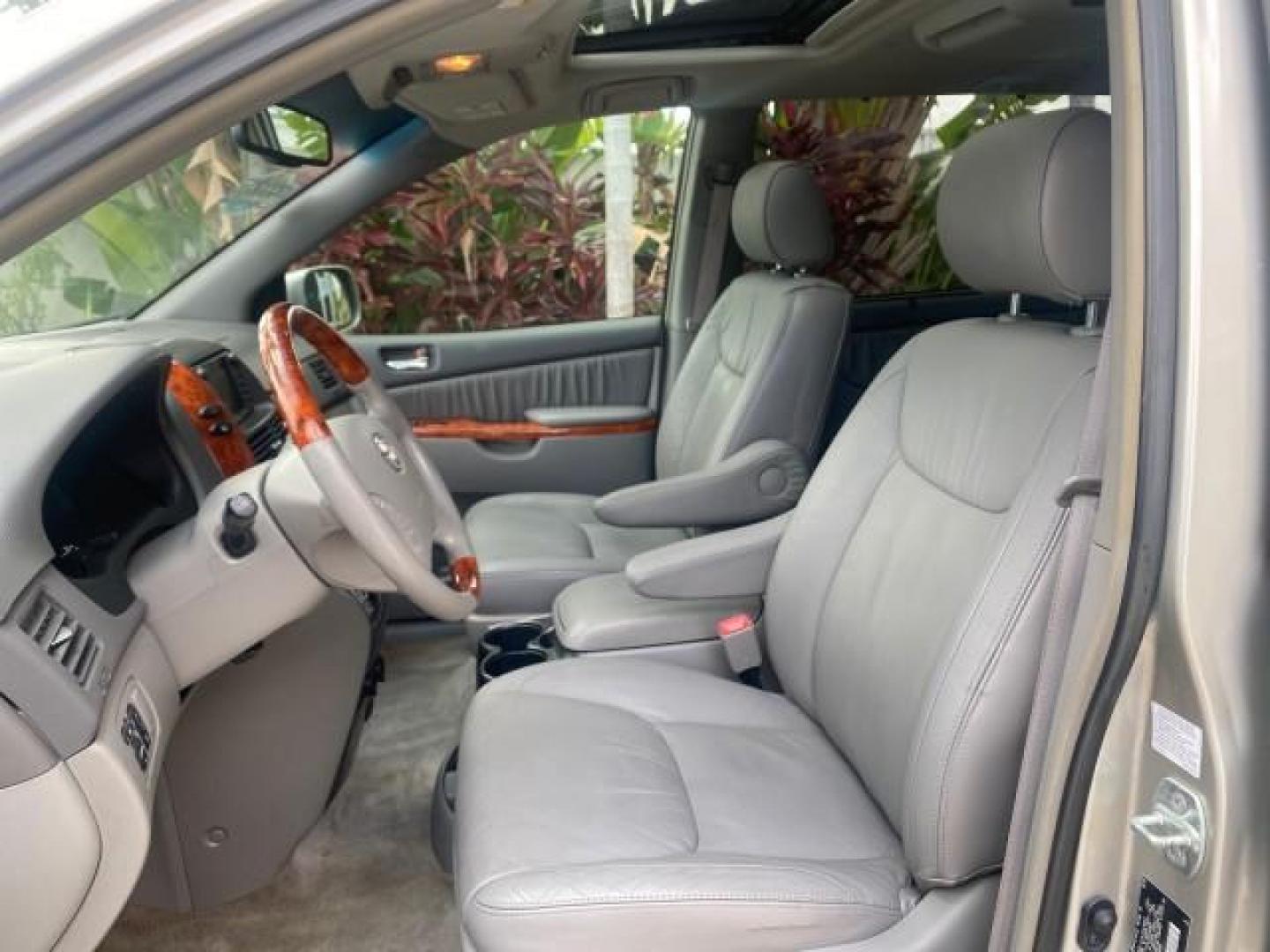 2007 Silver Shadow Pearl /Taupe Toyota Sienna XLE LTD 1 OWNER (5TDZK22C57S) with an 3.5L V6 Cylinder Engine engine, Automatic transmission, located at 4701 North Dixie Hwy, Pompano Beach, FL, 33064, (954) 422-2889, 26.240938, -80.123474 - OUR WEBPAGE FLORIDACARS1.COM HAS OVER 100 PHOTOS AND FREE CARFAX LINK 2007 TOYOTA SIENNA XLE 7-PASSENGER VIN: 5TDZK22C57S074901 5 T D Z K 2 2 C 5 7 S 0 7 4 9 0 1 VAN 3.5L V6 F DOHC 24V GASOLINE 26 MPG FRONT WHEEL DRIVE Features ABS Brakes Air Conditioning Alloy Wheels AM/FM Stereo Automatic Transmis - Photo#44