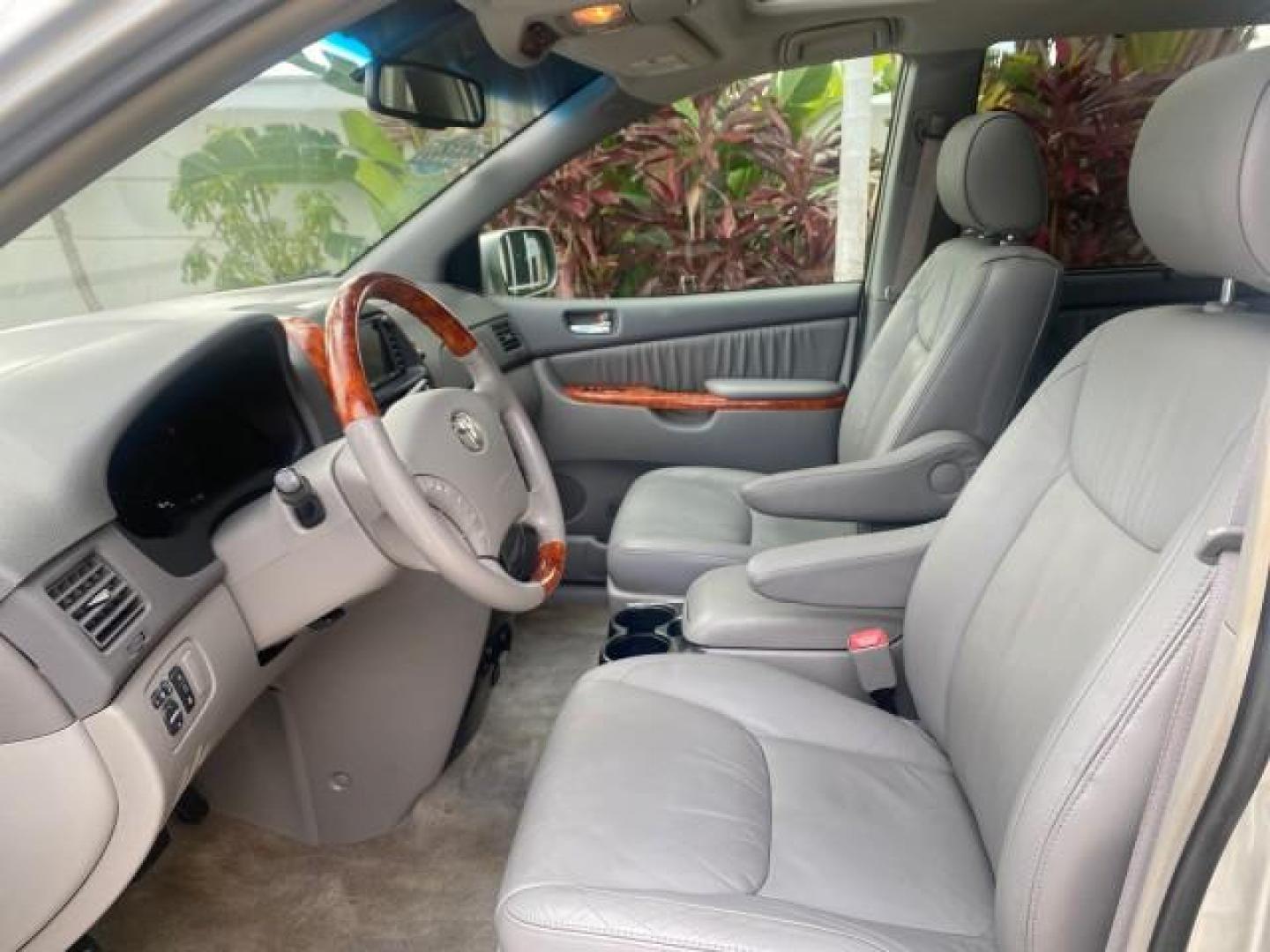2007 Silver Shadow Pearl /Taupe Toyota Sienna XLE LTD 1 OWNER (5TDZK22C57S) with an 3.5L V6 Cylinder Engine engine, Automatic transmission, located at 4701 North Dixie Hwy, Pompano Beach, FL, 33064, (954) 422-2889, 26.240938, -80.123474 - OUR WEBPAGE FLORIDACARS1.COM HAS OVER 100 PHOTOS AND FREE CARFAX LINK 2007 TOYOTA SIENNA XLE 7-PASSENGER VIN: 5TDZK22C57S074901 5 T D Z K 2 2 C 5 7 S 0 7 4 9 0 1 VAN 3.5L V6 F DOHC 24V GASOLINE 26 MPG FRONT WHEEL DRIVE Features ABS Brakes Air Conditioning Alloy Wheels AM/FM Stereo Automatic Transmis - Photo#45