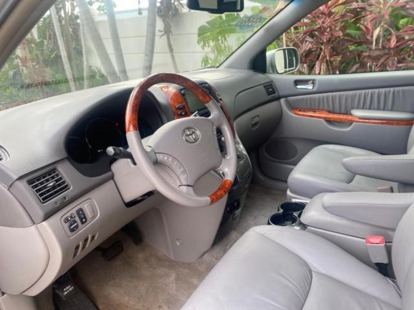 2007 Silver Shadow Pearl /Taupe Toyota Sienna XLE LTD 1 OWNER (5TDZK22C57S) with an 3.5L V6 Cylinder Engine engine, Automatic transmission, located at 4701 North Dixie Hwy, Pompano Beach, FL, 33064, (954) 422-2889, 26.240938, -80.123474 - OUR WEBPAGE FLORIDACARS1.COM HAS OVER 100 PHOTOS AND FREE CARFAX LINK 2007 TOYOTA SIENNA XLE 7-PASSENGER VIN: 5TDZK22C57S074901 5 T D Z K 2 2 C 5 7 S 0 7 4 9 0 1 VAN 3.5L V6 F DOHC 24V GASOLINE 26 MPG FRONT WHEEL DRIVE Features ABS Brakes Air Conditioning Alloy Wheels AM/FM Stereo Automatic Transmis - Photo#47