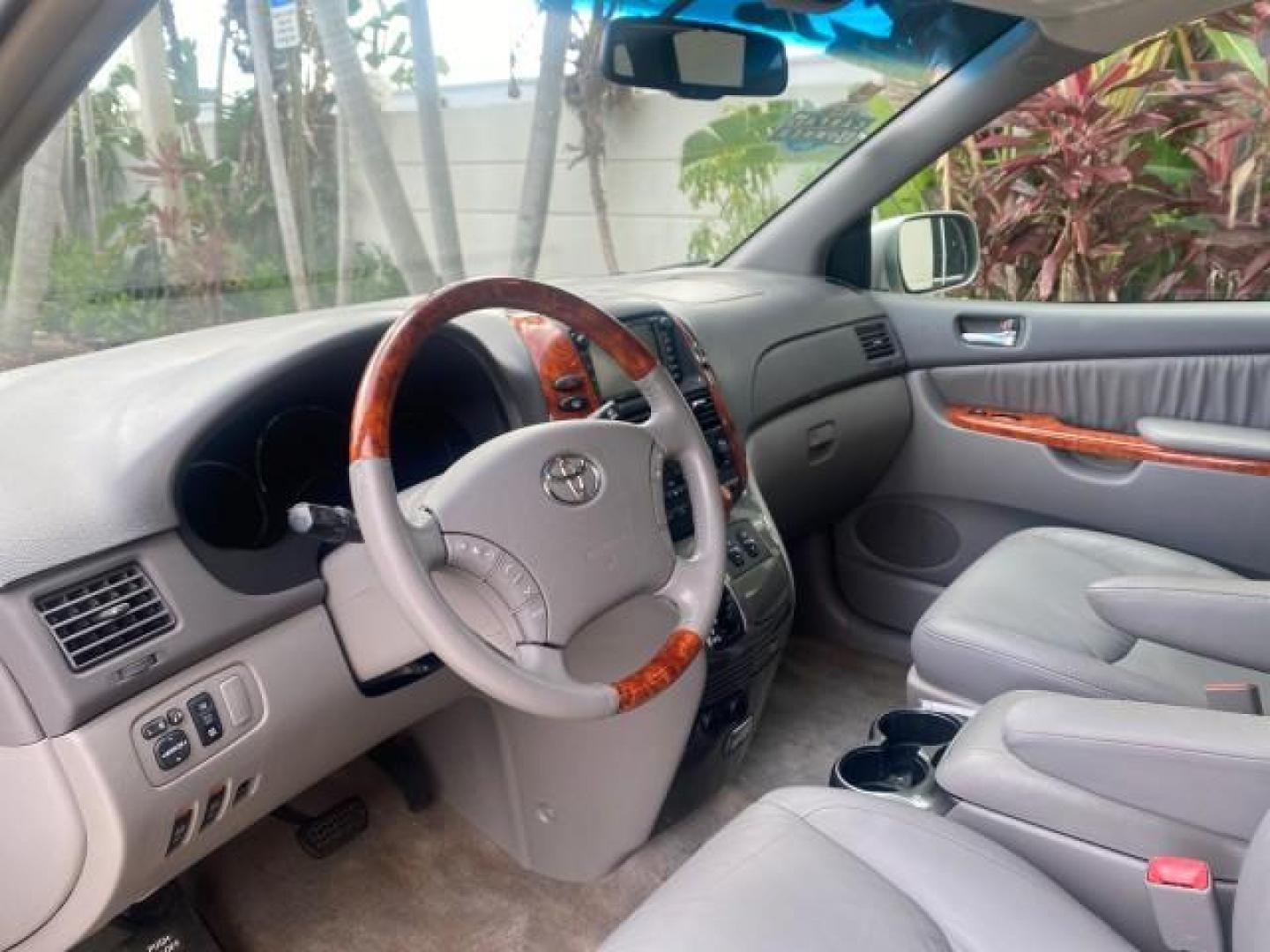 2007 Silver Shadow Pearl /Taupe Toyota Sienna XLE LTD 1 OWNER (5TDZK22C57S) with an 3.5L V6 Cylinder Engine engine, Automatic transmission, located at 4701 North Dixie Hwy, Pompano Beach, FL, 33064, (954) 422-2889, 26.240938, -80.123474 - OUR WEBPAGE FLORIDACARS1.COM HAS OVER 100 PHOTOS AND FREE CARFAX LINK 2007 TOYOTA SIENNA XLE 7-PASSENGER VIN: 5TDZK22C57S074901 5 T D Z K 2 2 C 5 7 S 0 7 4 9 0 1 VAN 3.5L V6 F DOHC 24V GASOLINE 26 MPG FRONT WHEEL DRIVE Features ABS Brakes Air Conditioning Alloy Wheels AM/FM Stereo Automatic Transmis - Photo#49