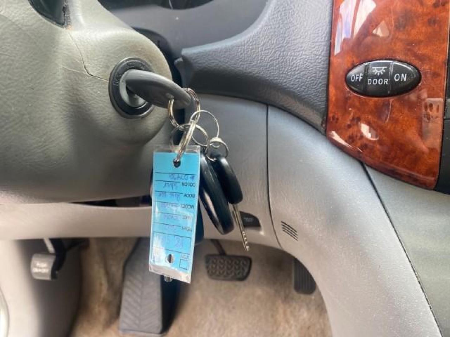2007 Silver Shadow Pearl /Taupe Toyota Sienna XLE LTD 1 OWNER (5TDZK22C57S) with an 3.5L V6 Cylinder Engine engine, Automatic transmission, located at 4701 North Dixie Hwy, Pompano Beach, FL, 33064, (954) 422-2889, 26.240938, -80.123474 - OUR WEBPAGE FLORIDACARS1.COM HAS OVER 100 PHOTOS AND FREE CARFAX LINK 2007 TOYOTA SIENNA XLE 7-PASSENGER VIN: 5TDZK22C57S074901 5 T D Z K 2 2 C 5 7 S 0 7 4 9 0 1 VAN 3.5L V6 F DOHC 24V GASOLINE 26 MPG FRONT WHEEL DRIVE Features ABS Brakes Air Conditioning Alloy Wheels AM/FM Stereo Automatic Transmis - Photo#58