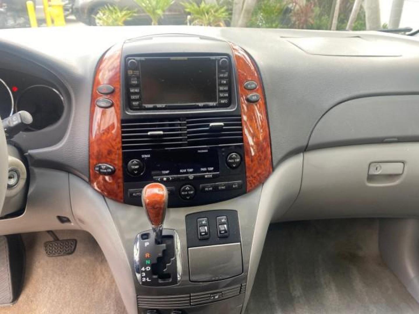 2007 Silver Shadow Pearl /Taupe Toyota Sienna XLE LTD 1 OWNER (5TDZK22C57S) with an 3.5L V6 Cylinder Engine engine, Automatic transmission, located at 4701 North Dixie Hwy, Pompano Beach, FL, 33064, (954) 422-2889, 26.240938, -80.123474 - OUR WEBPAGE FLORIDACARS1.COM HAS OVER 100 PHOTOS AND FREE CARFAX LINK 2007 TOYOTA SIENNA XLE 7-PASSENGER VIN: 5TDZK22C57S074901 5 T D Z K 2 2 C 5 7 S 0 7 4 9 0 1 VAN 3.5L V6 F DOHC 24V GASOLINE 26 MPG FRONT WHEEL DRIVE Features ABS Brakes Air Conditioning Alloy Wheels AM/FM Stereo Automatic Transmis - Photo#59