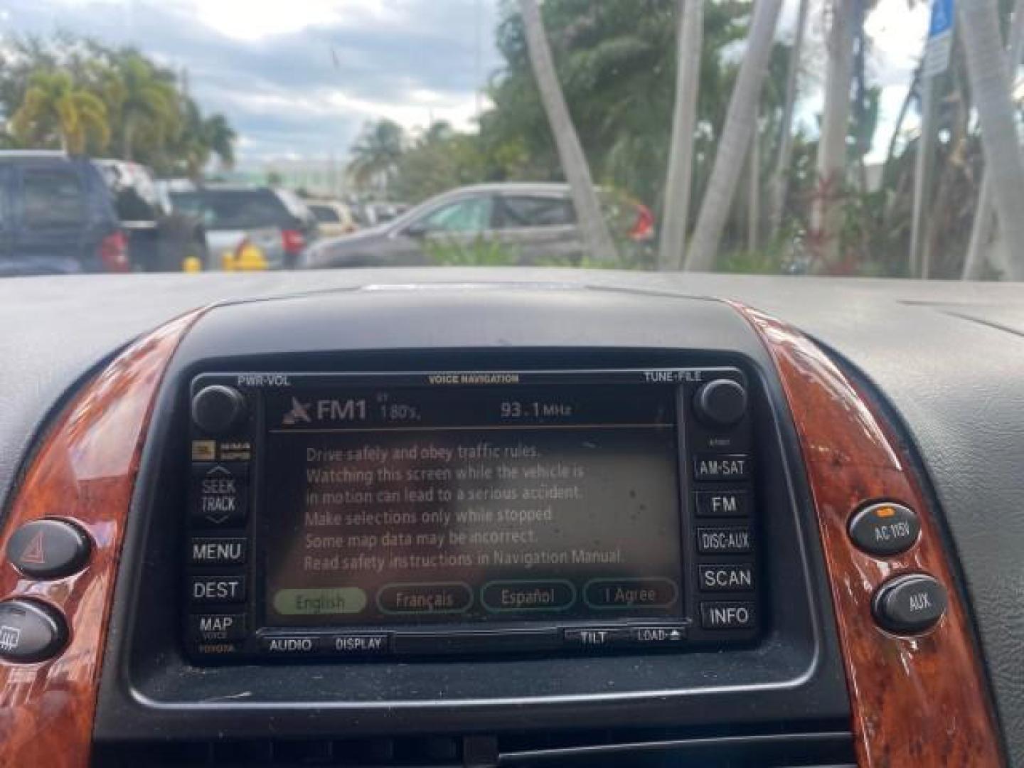 2007 Silver Shadow Pearl /Taupe Toyota Sienna XLE LTD 1 OWNER (5TDZK22C57S) with an 3.5L V6 Cylinder Engine engine, Automatic transmission, located at 4701 North Dixie Hwy, Pompano Beach, FL, 33064, (954) 422-2889, 26.240938, -80.123474 - OUR WEBPAGE FLORIDACARS1.COM HAS OVER 100 PHOTOS AND FREE CARFAX LINK 2007 TOYOTA SIENNA XLE 7-PASSENGER VIN: 5TDZK22C57S074901 5 T D Z K 2 2 C 5 7 S 0 7 4 9 0 1 VAN 3.5L V6 F DOHC 24V GASOLINE 26 MPG FRONT WHEEL DRIVE Features ABS Brakes Air Conditioning Alloy Wheels AM/FM Stereo Automatic Transmis - Photo#60