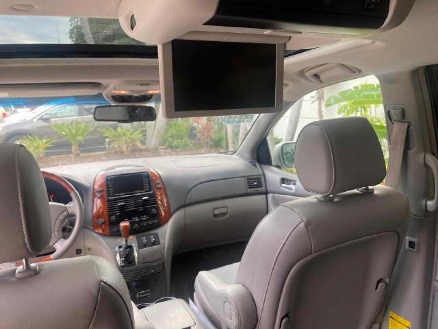 2007 Silver Shadow Pearl /Taupe Toyota Sienna XLE LTD 1 OWNER (5TDZK22C57S) with an 3.5L V6 Cylinder Engine engine, Automatic transmission, located at 4701 North Dixie Hwy, Pompano Beach, FL, 33064, (954) 422-2889, 26.240938, -80.123474 - OUR WEBPAGE FLORIDACARS1.COM HAS OVER 100 PHOTOS AND FREE CARFAX LINK 2007 TOYOTA SIENNA XLE 7-PASSENGER VIN: 5TDZK22C57S074901 5 T D Z K 2 2 C 5 7 S 0 7 4 9 0 1 VAN 3.5L V6 F DOHC 24V GASOLINE 26 MPG FRONT WHEEL DRIVE Features ABS Brakes Air Conditioning Alloy Wheels AM/FM Stereo Automatic Transmis - Photo#85