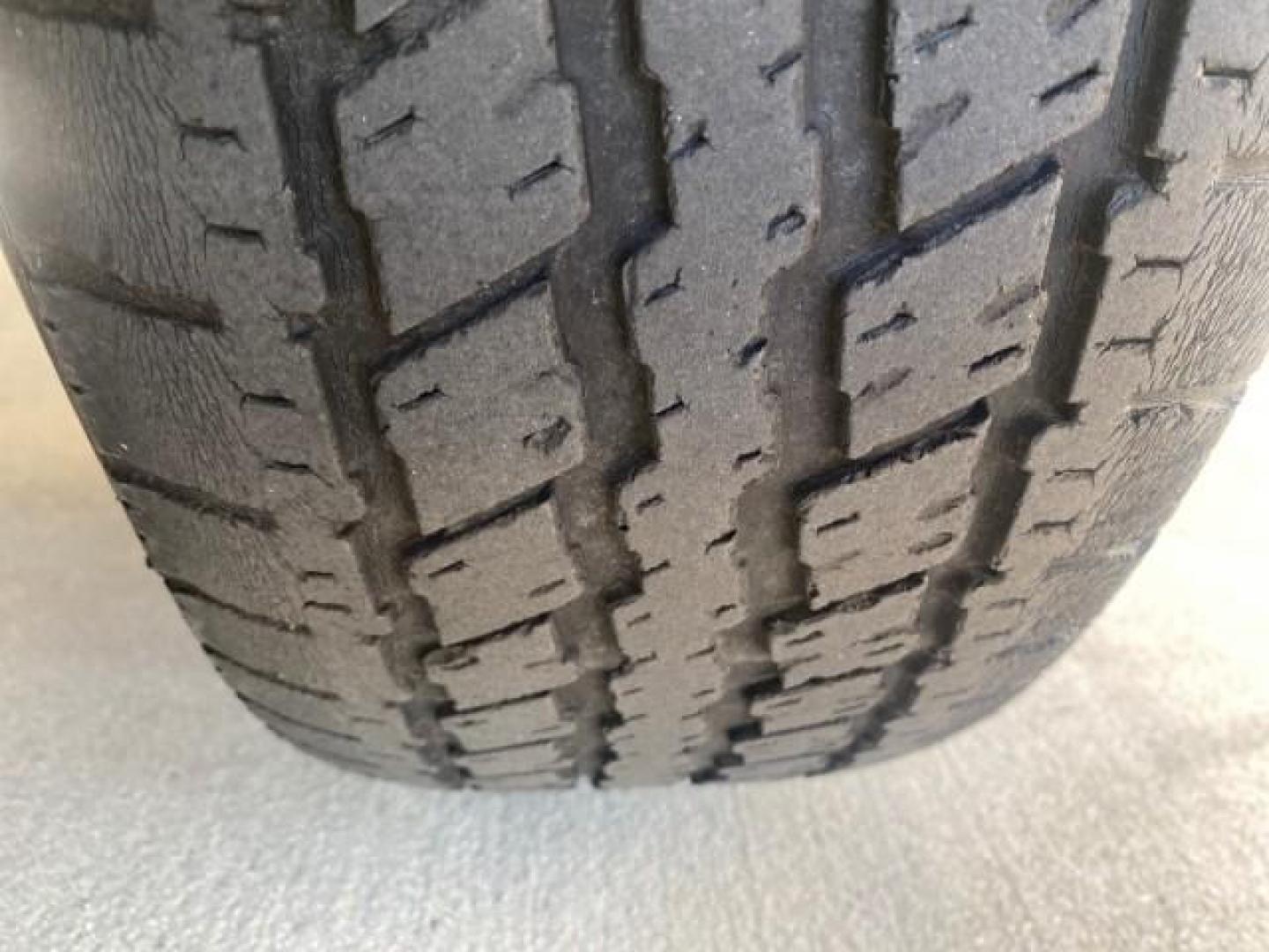 2011 Vista Blue Metallic /Medium Dark Flint Ford Ranger XL LOW MILES 22,154 1 OWNER (1FTKR1ADXBP) with an 2.3L DOHC 16-Valve I4 Engine engine, Automatic transmission, located at 4701 North Dixie Hwy, Pompano Beach, FL, 33064, (954) 422-2889, 26.240938, -80.123474 - OUR WEBPAGE FLORIDACARS1.COM HAS OVER 100 PHOTOS AND FREE CARFAX LINK 2011 FORD RANGER XL VIN: 1FTKR1ADXBPA41493 1 F T K R 1 A D X B P A 4 1 4 9 3 PICKUP 2.3L I4 F DOHC 16V GASOLINE 27 MPG REAR WHEEL DRIVE Features ABS Brakes Air Conditioning AM/FM Stereo Automatic Transmission Bed Liner Side Airbag - Photo#85