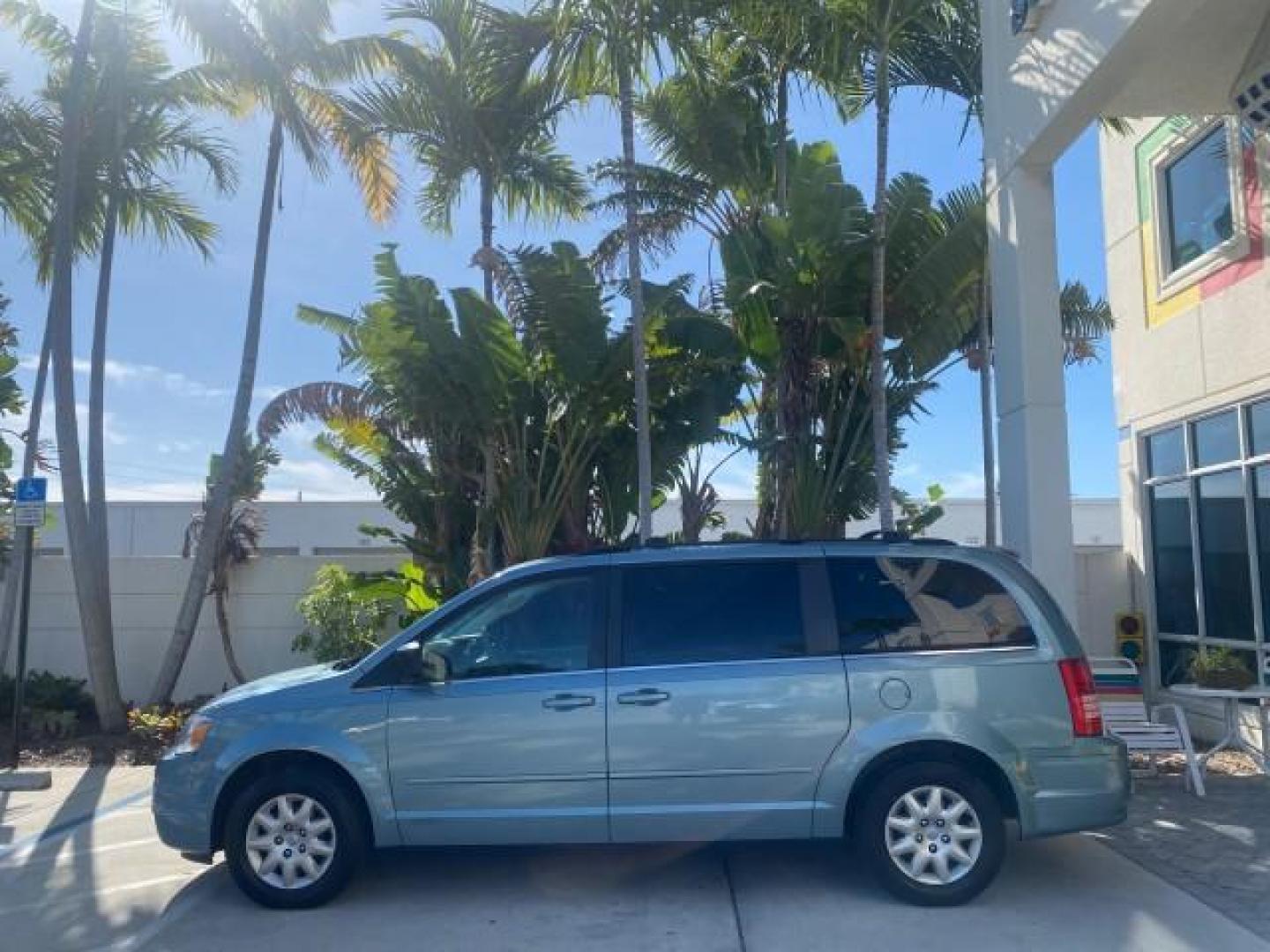 2010 Clearwater Blue Pearl /Medium pebble beige/cream Chrysler Town and Country LXI LOW MILES 77705 FL (2A4RR4DE6AR) with an 3.3L OHV SMPI V6 Engine engine, Automatic transmission, located at 4701 North Dixie Hwy, Pompano Beach, FL, 33064, (954) 422-2889, 26.240938, -80.123474 - OUR WEBPAGE FLORIDACARS1.COM HAS OVER 100 PHOTOS AND FREE CARFAX LINK 2010 CHRYSLER TOWN AND COUNTRY LXI VIN: 2A4RR4DE6AR116900 2 A 4 R R 4 D E 6 A R 1 1 6 9 0 0 VAN 3.3L V6 F OHV 12V GASOLINE 24 MPG FRONT WHEEL DRIVE Features ABS Brakes Air Conditioning AM/FM Stereo Automatic Transmission Auxiliary - Photo#4
