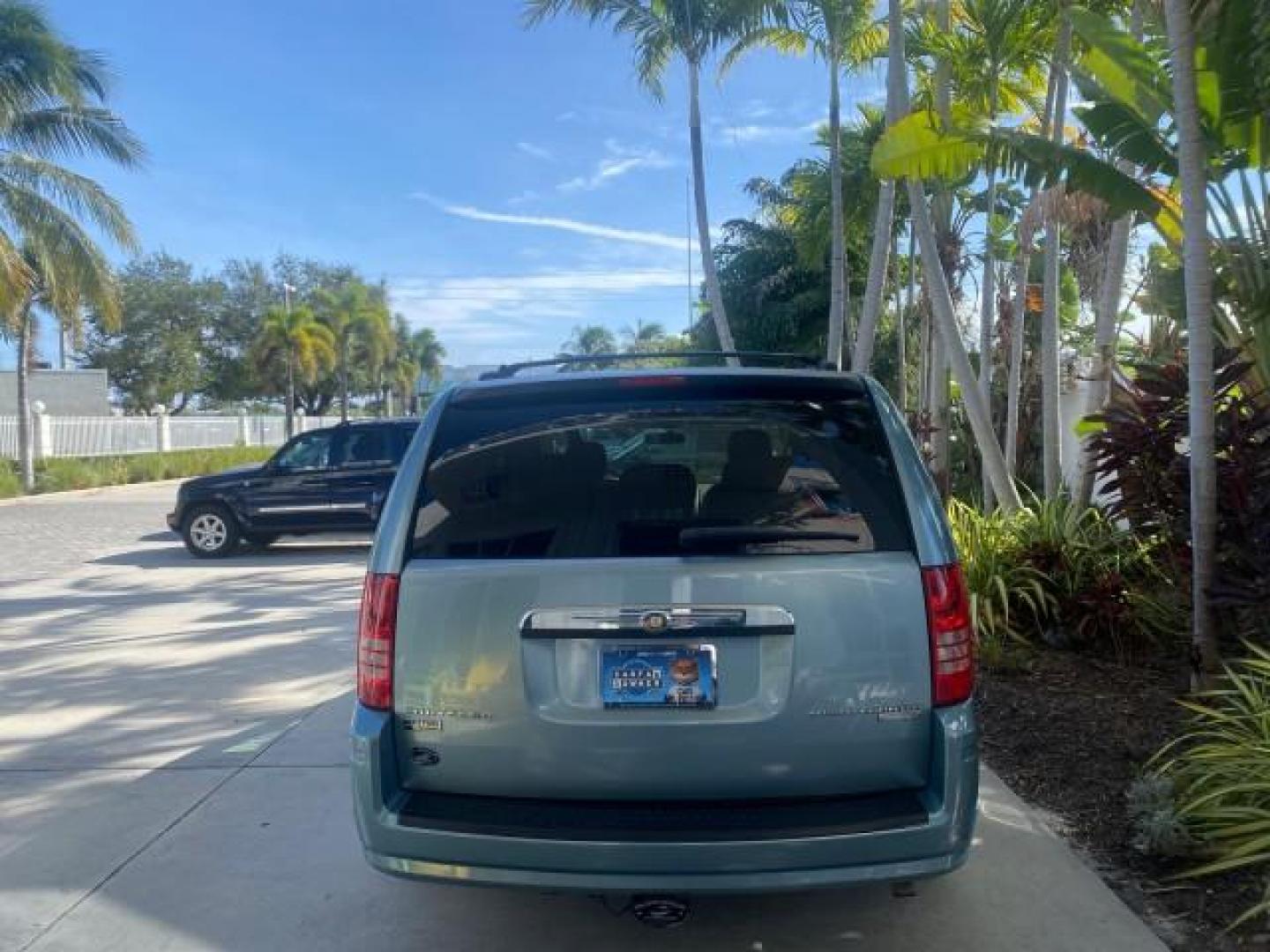 2010 Clearwater Blue Pearl /Medium pebble beige/cream Chrysler Town and Country LXI LOW MILES 77705 FL (2A4RR4DE6AR) with an 3.3L OHV SMPI V6 Engine engine, Automatic transmission, located at 4701 North Dixie Hwy, Pompano Beach, FL, 33064, (954) 422-2889, 26.240938, -80.123474 - OUR WEBPAGE FLORIDACARS1.COM HAS OVER 100 PHOTOS AND FREE CARFAX LINK 2010 CHRYSLER TOWN AND COUNTRY LXI VIN: 2A4RR4DE6AR116900 2 A 4 R R 4 D E 6 A R 1 1 6 9 0 0 VAN 3.3L V6 F OHV 12V GASOLINE 24 MPG FRONT WHEEL DRIVE Features ABS Brakes Air Conditioning AM/FM Stereo Automatic Transmission Auxiliary - Photo#6