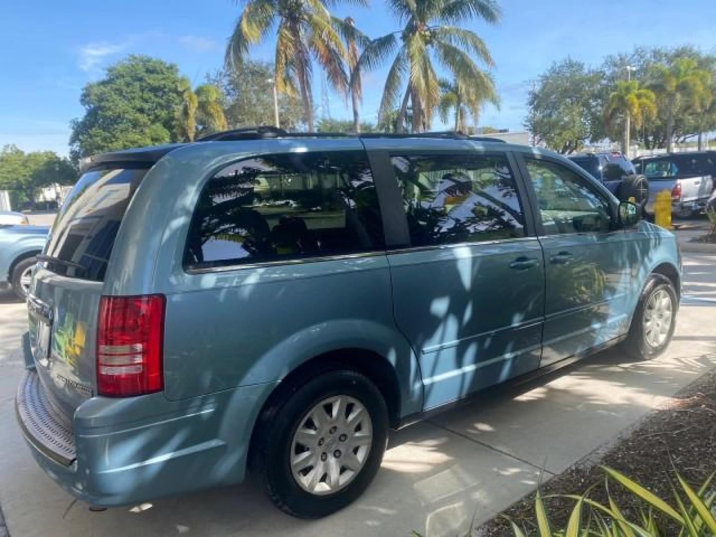 2010 Clearwater Blue Pearl /Medium pebble beige/cream Chrysler Town and Country LXI LOW MILES 77705 FL (2A4RR4DE6AR) with an 3.3L OHV SMPI V6 Engine engine, Automatic transmission, located at 4701 North Dixie Hwy, Pompano Beach, FL, 33064, (954) 422-2889, 26.240938, -80.123474 - OUR WEBPAGE FLORIDACARS1.COM HAS OVER 100 PHOTOS AND FREE CARFAX LINK 2010 CHRYSLER TOWN AND COUNTRY LXI VIN: 2A4RR4DE6AR116900 2 A 4 R R 4 D E 6 A R 1 1 6 9 0 0 VAN 3.3L V6 F OHV 12V GASOLINE 24 MPG FRONT WHEEL DRIVE Features ABS Brakes Air Conditioning AM/FM Stereo Automatic Transmission Auxiliary - Photo#7
