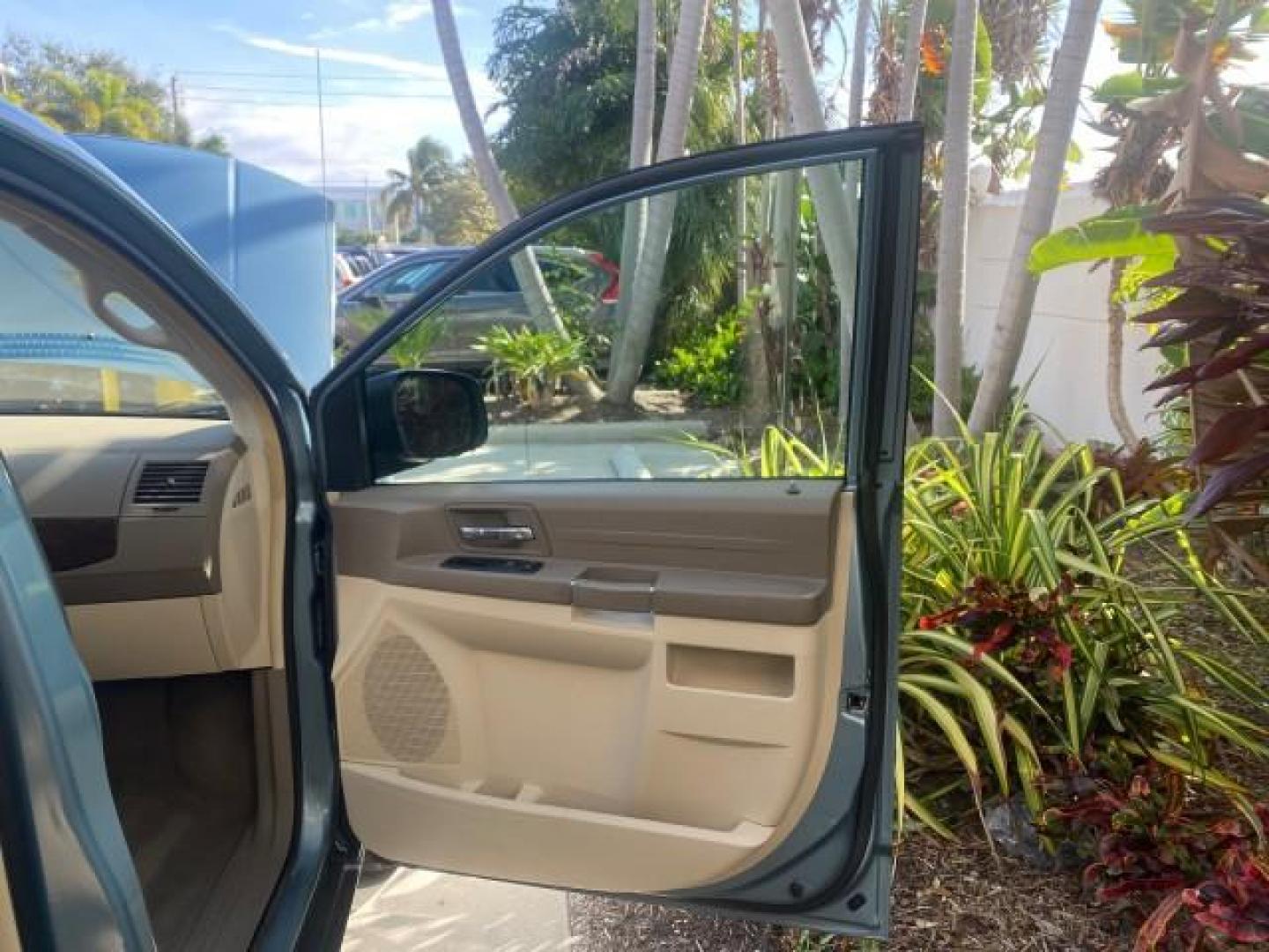 2010 Clearwater Blue Pearl /Medium pebble beige/cream Chrysler Town and Country LXI LOW MILES 77705 FL (2A4RR4DE6AR) with an 3.3L OHV SMPI V6 Engine engine, Automatic transmission, located at 4701 North Dixie Hwy, Pompano Beach, FL, 33064, (954) 422-2889, 26.240938, -80.123474 - OUR WEBPAGE FLORIDACARS1.COM HAS OVER 100 PHOTOS AND FREE CARFAX LINK 2010 CHRYSLER TOWN AND COUNTRY LXI VIN: 2A4RR4DE6AR116900 2 A 4 R R 4 D E 6 A R 1 1 6 9 0 0 VAN 3.3L V6 F OHV 12V GASOLINE 24 MPG FRONT WHEEL DRIVE Features ABS Brakes Air Conditioning AM/FM Stereo Automatic Transmission Auxiliary - Photo#11