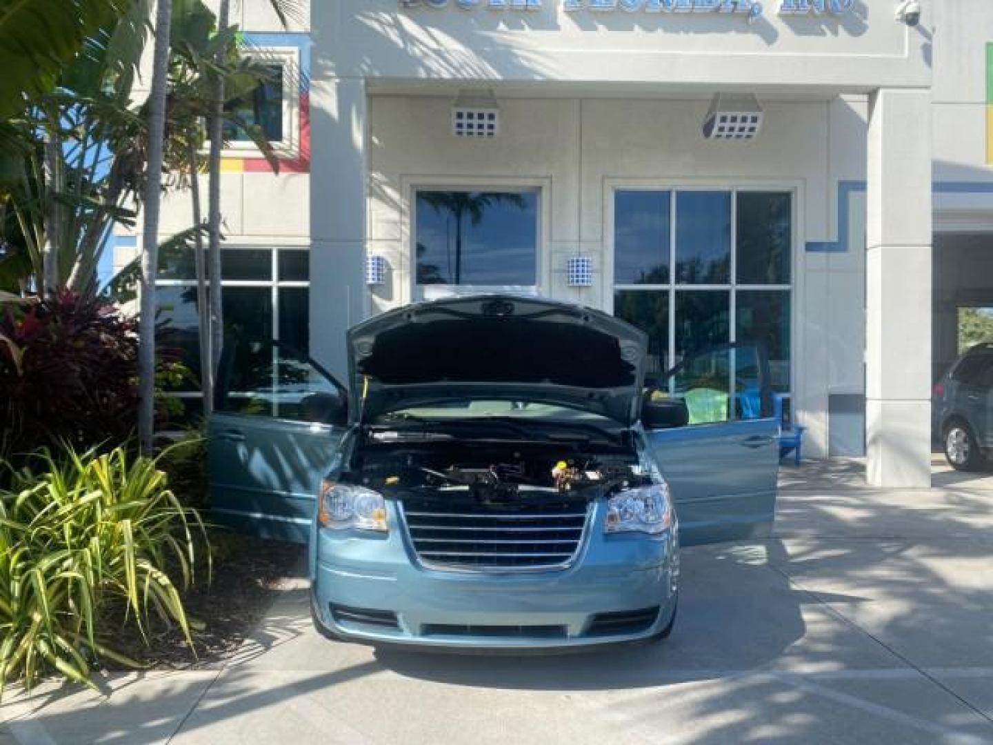 2010 Clearwater Blue Pearl /Medium pebble beige/cream Chrysler Town and Country LXI LOW MILES 77705 FL (2A4RR4DE6AR) with an 3.3L OHV SMPI V6 Engine engine, Automatic transmission, located at 4701 North Dixie Hwy, Pompano Beach, FL, 33064, (954) 422-2889, 26.240938, -80.123474 - OUR WEBPAGE FLORIDACARS1.COM HAS OVER 100 PHOTOS AND FREE CARFAX LINK 2010 CHRYSLER TOWN AND COUNTRY LXI VIN: 2A4RR4DE6AR116900 2 A 4 R R 4 D E 6 A R 1 1 6 9 0 0 VAN 3.3L V6 F OHV 12V GASOLINE 24 MPG FRONT WHEEL DRIVE Features ABS Brakes Air Conditioning AM/FM Stereo Automatic Transmission Auxiliary - Photo#16