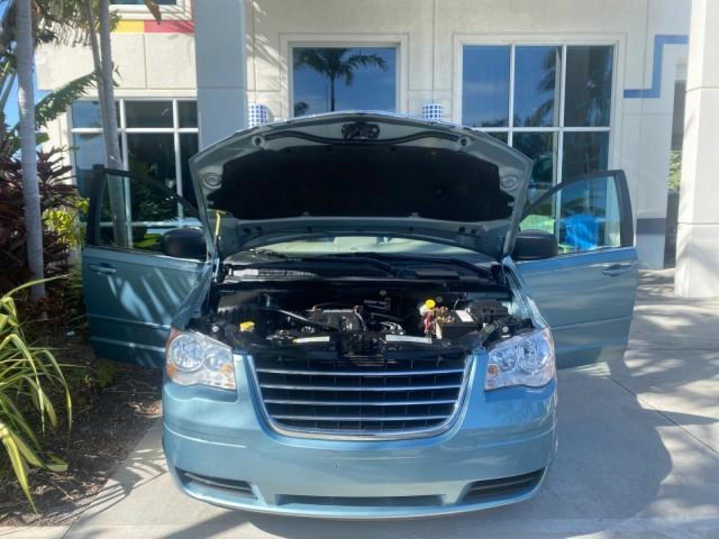 2010 Clearwater Blue Pearl /Medium pebble beige/cream Chrysler Town and Country LXI LOW MILES 77705 FL (2A4RR4DE6AR) with an 3.3L OHV SMPI V6 Engine engine, Automatic transmission, located at 4701 North Dixie Hwy, Pompano Beach, FL, 33064, (954) 422-2889, 26.240938, -80.123474 - OUR WEBPAGE FLORIDACARS1.COM HAS OVER 100 PHOTOS AND FREE CARFAX LINK 2010 CHRYSLER TOWN AND COUNTRY LXI VIN: 2A4RR4DE6AR116900 2 A 4 R R 4 D E 6 A R 1 1 6 9 0 0 VAN 3.3L V6 F OHV 12V GASOLINE 24 MPG FRONT WHEEL DRIVE Features ABS Brakes Air Conditioning AM/FM Stereo Automatic Transmission Auxiliary - Photo#17