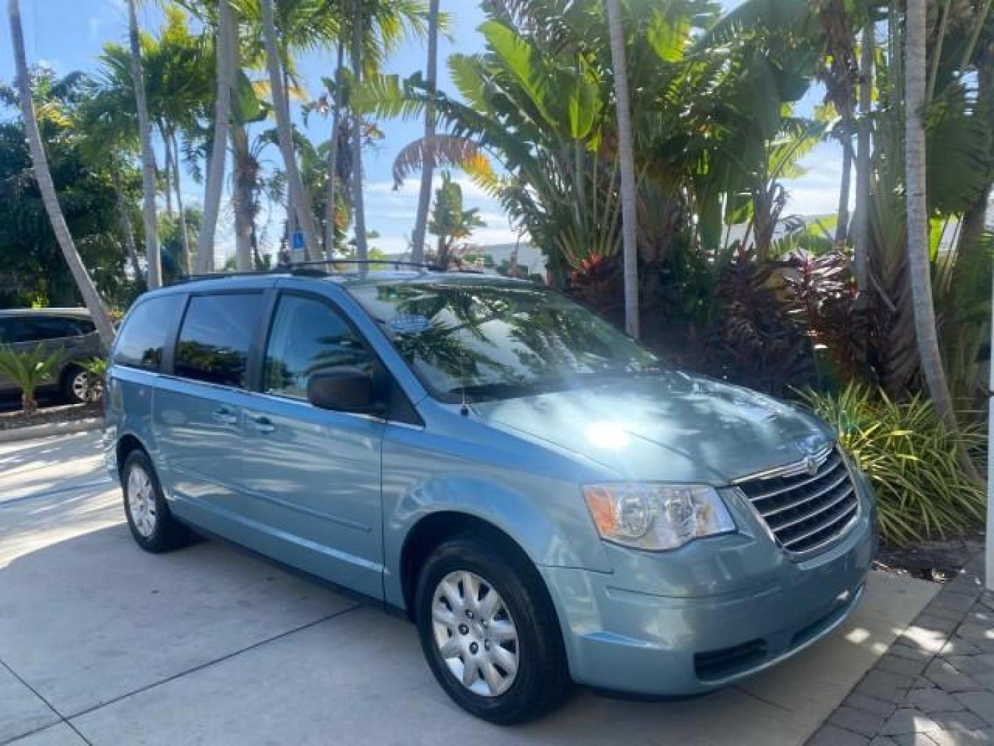 2010 Clearwater Blue Pearl /Medium pebble beige/cream Chrysler Town and Country LXI LOW MILES 77705 FL (2A4RR4DE6AR) with an 3.3L OHV SMPI V6 Engine engine, Automatic transmission, located at 4701 North Dixie Hwy, Pompano Beach, FL, 33064, (954) 422-2889, 26.240938, -80.123474 - OUR WEBPAGE FLORIDACARS1.COM HAS OVER 100 PHOTOS AND FREE CARFAX LINK 2010 CHRYSLER TOWN AND COUNTRY LXI VIN: 2A4RR4DE6AR116900 2 A 4 R R 4 D E 6 A R 1 1 6 9 0 0 VAN 3.3L V6 F OHV 12V GASOLINE 24 MPG FRONT WHEEL DRIVE Features ABS Brakes Air Conditioning AM/FM Stereo Automatic Transmission Auxiliary - Photo#24