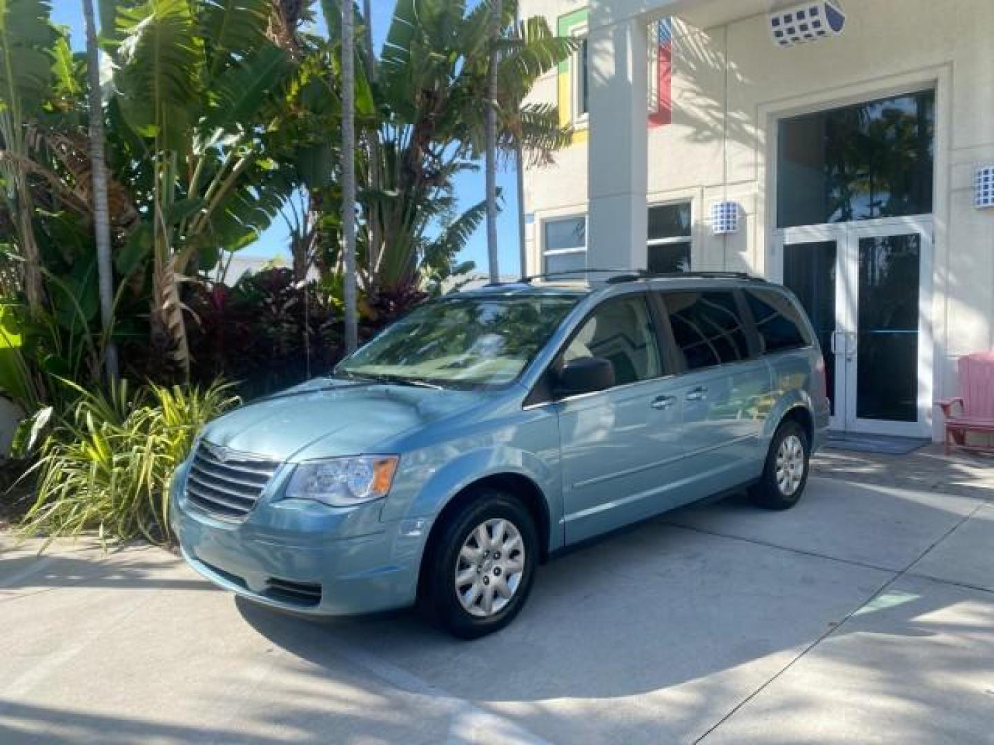 2010 Clearwater Blue Pearl /Medium pebble beige/cream Chrysler Town and Country LXI LOW MILES 77705 FL (2A4RR4DE6AR) with an 3.3L OHV SMPI V6 Engine engine, Automatic transmission, located at 4701 North Dixie Hwy, Pompano Beach, FL, 33064, (954) 422-2889, 26.240938, -80.123474 - OUR WEBPAGE FLORIDACARS1.COM HAS OVER 100 PHOTOS AND FREE CARFAX LINK 2010 CHRYSLER TOWN AND COUNTRY LXI VIN: 2A4RR4DE6AR116900 2 A 4 R R 4 D E 6 A R 1 1 6 9 0 0 VAN 3.3L V6 F OHV 12V GASOLINE 24 MPG FRONT WHEEL DRIVE Features ABS Brakes Air Conditioning AM/FM Stereo Automatic Transmission Auxiliary - Photo#29