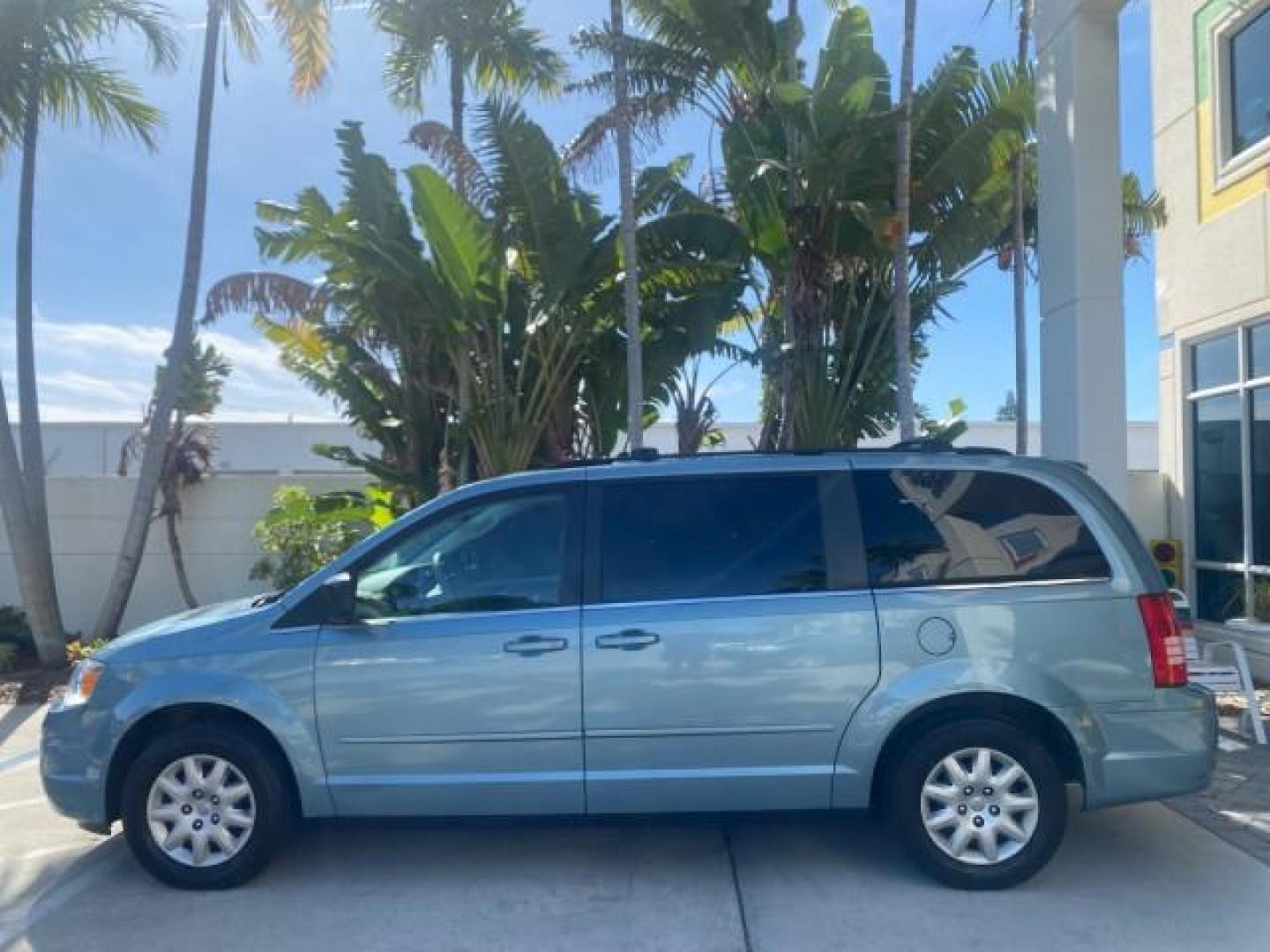 2010 Clearwater Blue Pearl /Medium pebble beige/cream Chrysler Town and Country LXI LOW MILES 77705 FL (2A4RR4DE6AR) with an 3.3L OHV SMPI V6 Engine engine, Automatic transmission, located at 4701 North Dixie Hwy, Pompano Beach, FL, 33064, (954) 422-2889, 26.240938, -80.123474 - OUR WEBPAGE FLORIDACARS1.COM HAS OVER 100 PHOTOS AND FREE CARFAX LINK 2010 CHRYSLER TOWN AND COUNTRY LXI VIN: 2A4RR4DE6AR116900 2 A 4 R R 4 D E 6 A R 1 1 6 9 0 0 VAN 3.3L V6 F OHV 12V GASOLINE 24 MPG FRONT WHEEL DRIVE Features ABS Brakes Air Conditioning AM/FM Stereo Automatic Transmission Auxiliary - Photo#32