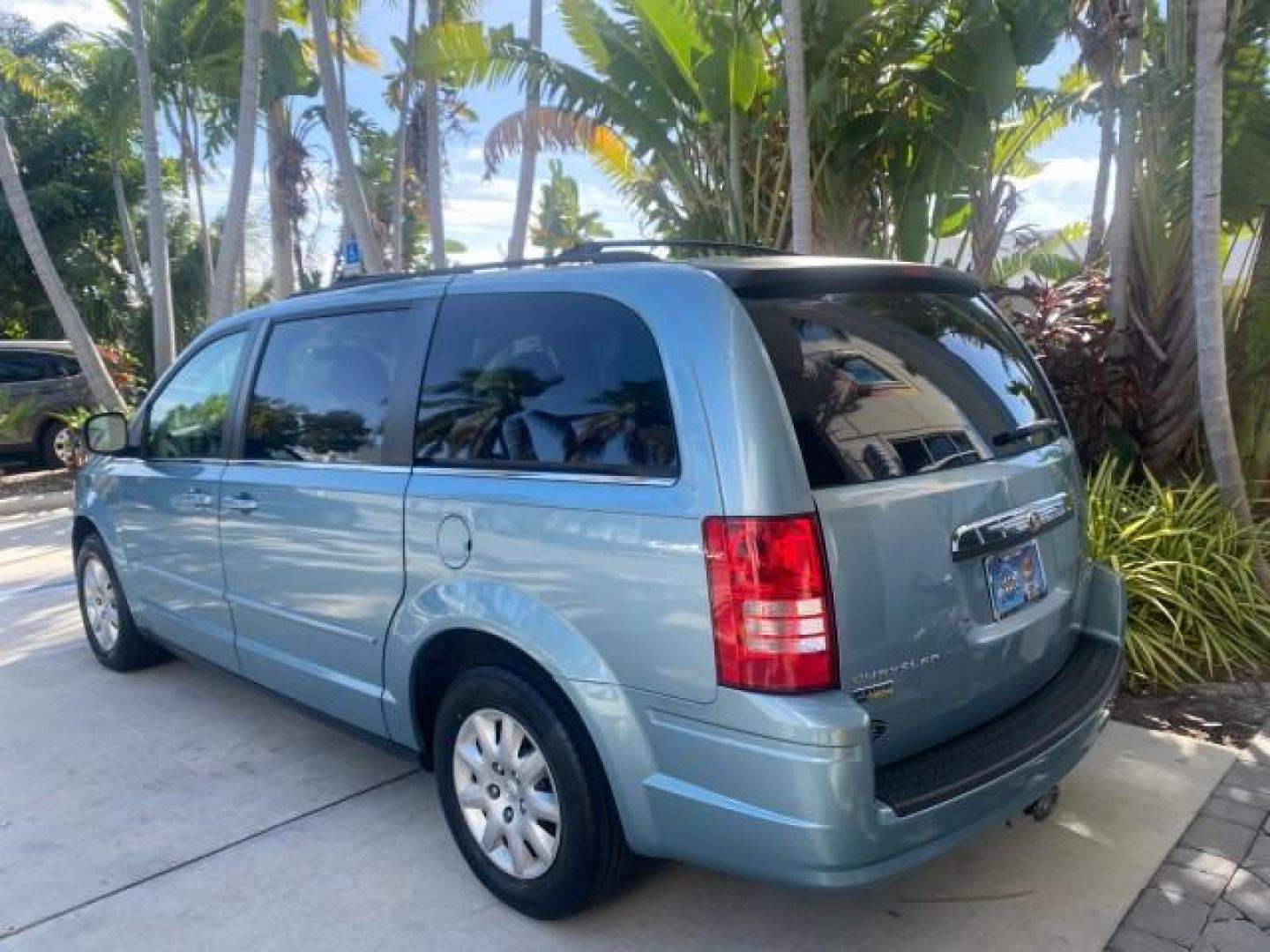 2010 Clearwater Blue Pearl /Medium pebble beige/cream Chrysler Town and Country LXI LOW MILES 77705 FL (2A4RR4DE6AR) with an 3.3L OHV SMPI V6 Engine engine, Automatic transmission, located at 4701 North Dixie Hwy, Pompano Beach, FL, 33064, (954) 422-2889, 26.240938, -80.123474 - OUR WEBPAGE FLORIDACARS1.COM HAS OVER 100 PHOTOS AND FREE CARFAX LINK 2010 CHRYSLER TOWN AND COUNTRY LXI VIN: 2A4RR4DE6AR116900 2 A 4 R R 4 D E 6 A R 1 1 6 9 0 0 VAN 3.3L V6 F OHV 12V GASOLINE 24 MPG FRONT WHEEL DRIVE Features ABS Brakes Air Conditioning AM/FM Stereo Automatic Transmission Auxiliary - Photo#34
