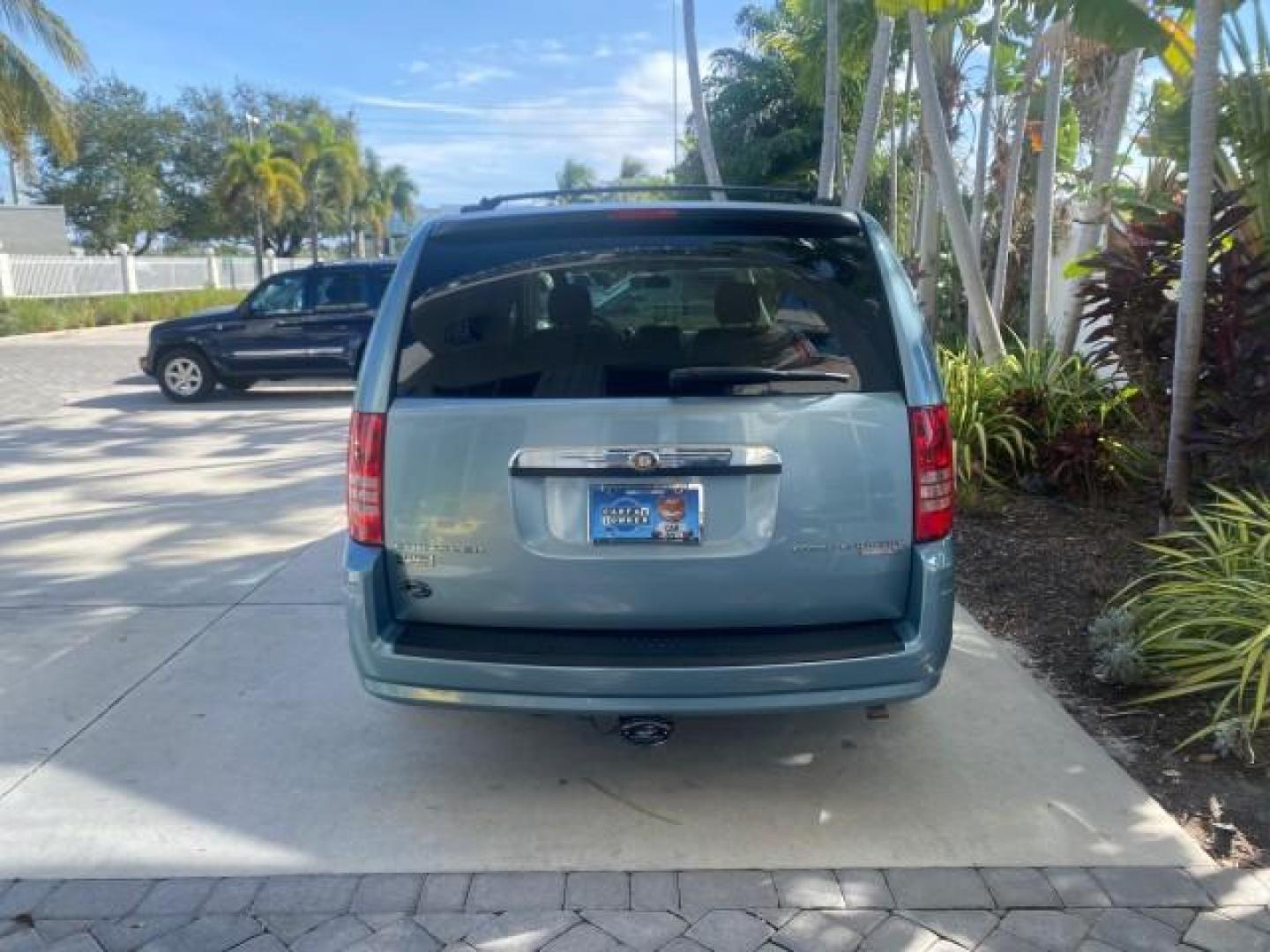 2010 Clearwater Blue Pearl /Medium pebble beige/cream Chrysler Town and Country LXI LOW MILES 77705 FL (2A4RR4DE6AR) with an 3.3L OHV SMPI V6 Engine engine, Automatic transmission, located at 4701 North Dixie Hwy, Pompano Beach, FL, 33064, (954) 422-2889, 26.240938, -80.123474 - OUR WEBPAGE FLORIDACARS1.COM HAS OVER 100 PHOTOS AND FREE CARFAX LINK 2010 CHRYSLER TOWN AND COUNTRY LXI VIN: 2A4RR4DE6AR116900 2 A 4 R R 4 D E 6 A R 1 1 6 9 0 0 VAN 3.3L V6 F OHV 12V GASOLINE 24 MPG FRONT WHEEL DRIVE Features ABS Brakes Air Conditioning AM/FM Stereo Automatic Transmission Auxiliary - Photo#35