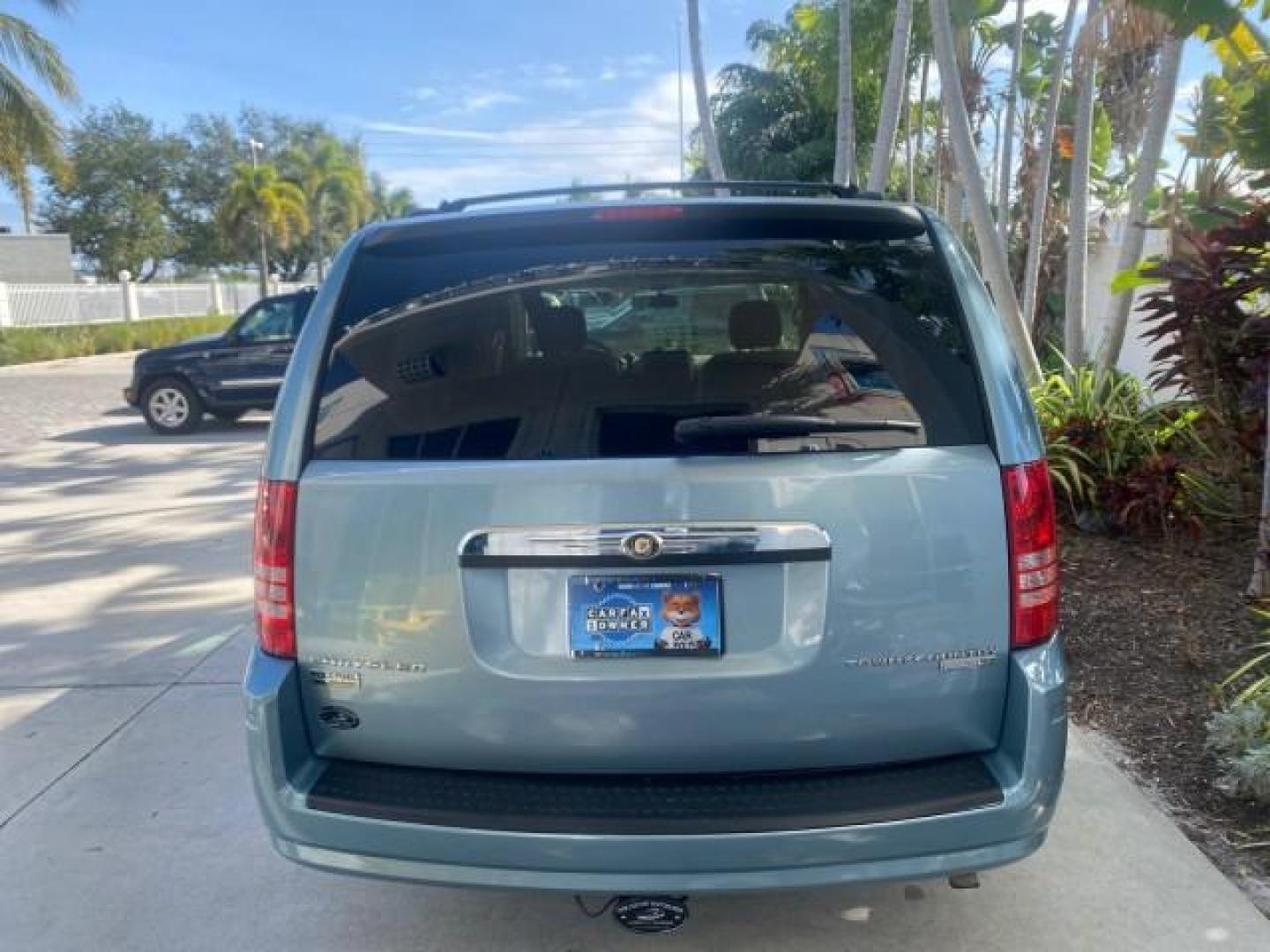 2010 Clearwater Blue Pearl /Medium pebble beige/cream Chrysler Town and Country LXI LOW MILES 77705 FL (2A4RR4DE6AR) with an 3.3L OHV SMPI V6 Engine engine, Automatic transmission, located at 4701 North Dixie Hwy, Pompano Beach, FL, 33064, (954) 422-2889, 26.240938, -80.123474 - OUR WEBPAGE FLORIDACARS1.COM HAS OVER 100 PHOTOS AND FREE CARFAX LINK 2010 CHRYSLER TOWN AND COUNTRY LXI VIN: 2A4RR4DE6AR116900 2 A 4 R R 4 D E 6 A R 1 1 6 9 0 0 VAN 3.3L V6 F OHV 12V GASOLINE 24 MPG FRONT WHEEL DRIVE Features ABS Brakes Air Conditioning AM/FM Stereo Automatic Transmission Auxiliary - Photo#36